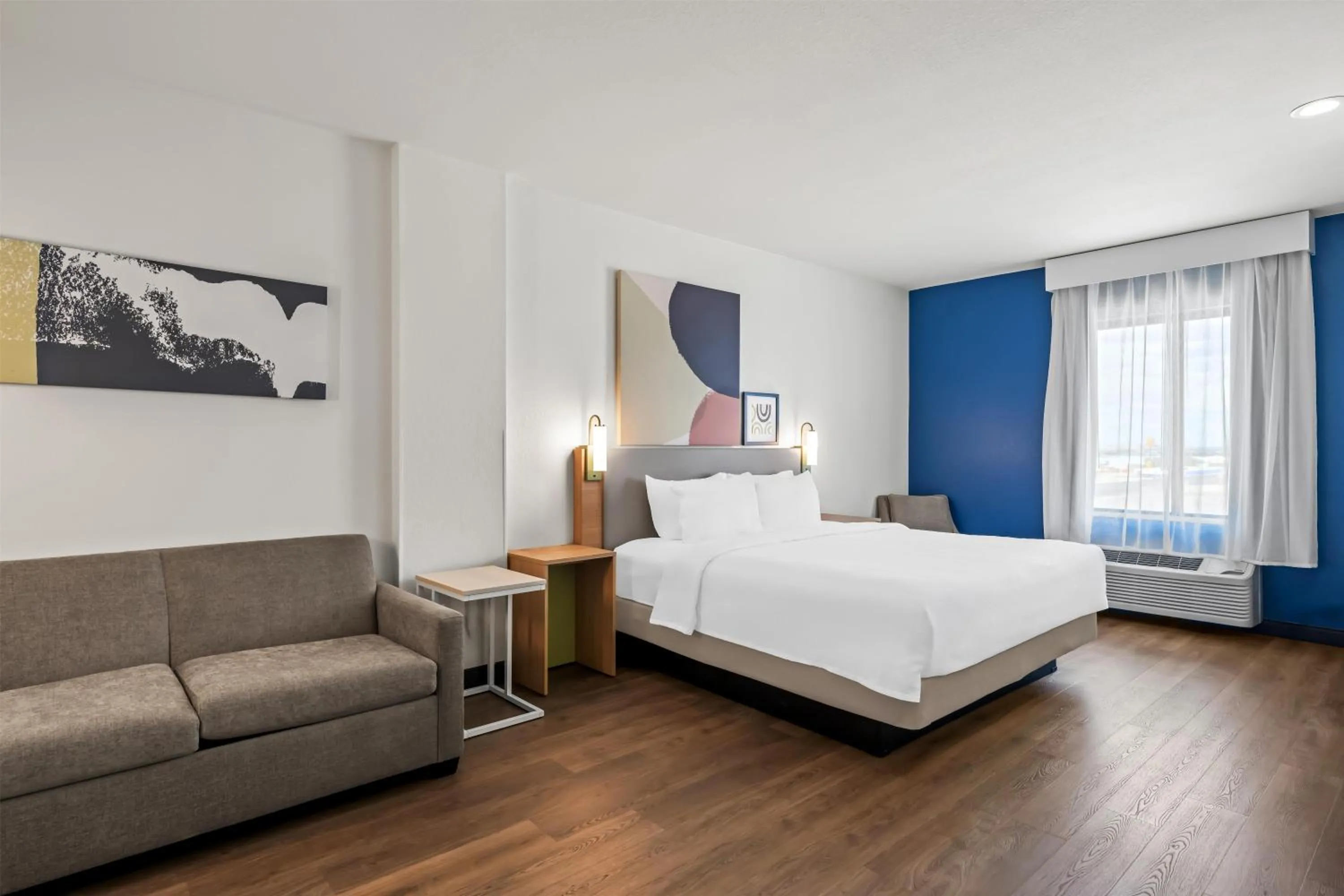 Living room, Bed in Spark by Hilton Fort Stockton