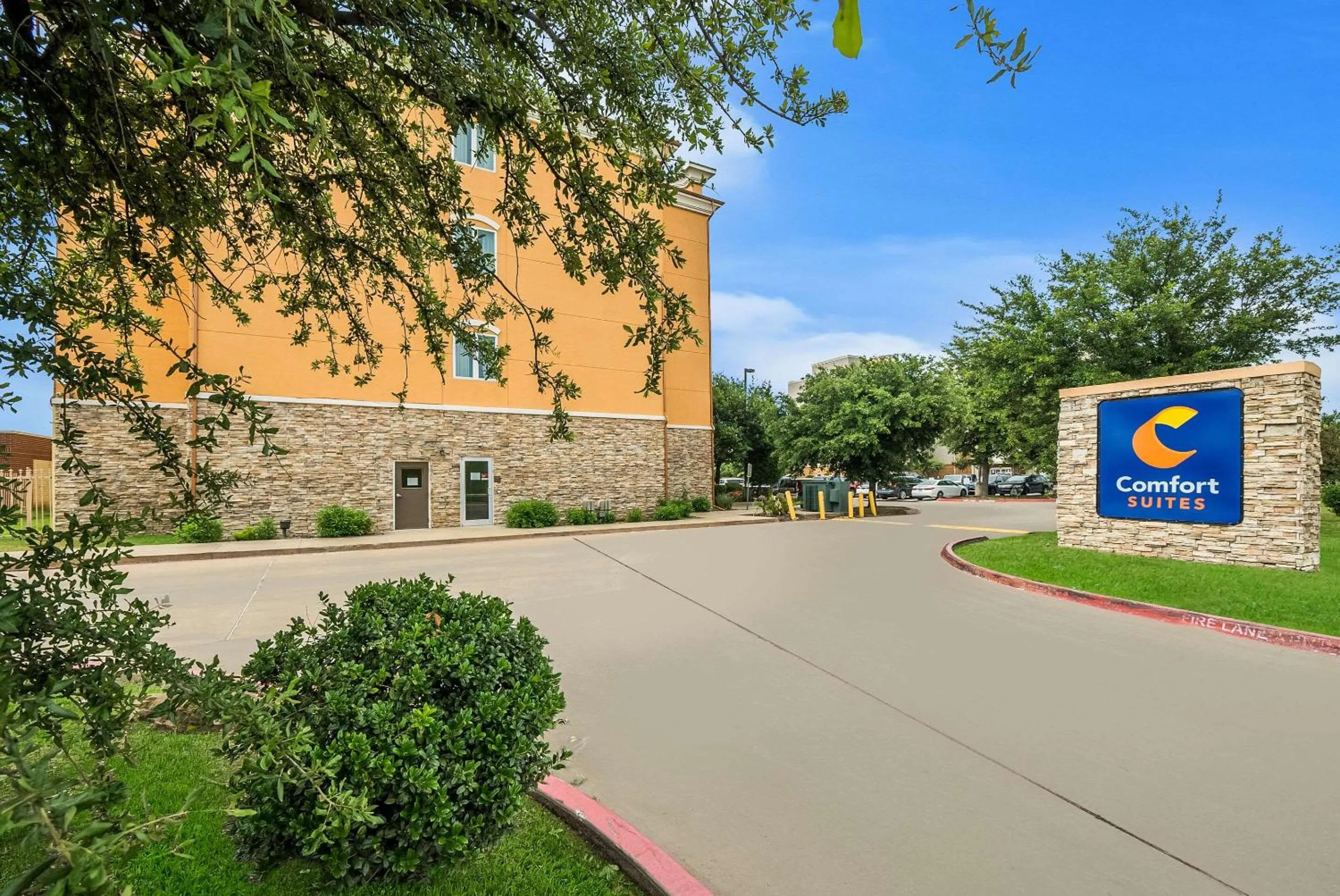 Property building in Comfort Suites Plano - Dallas North