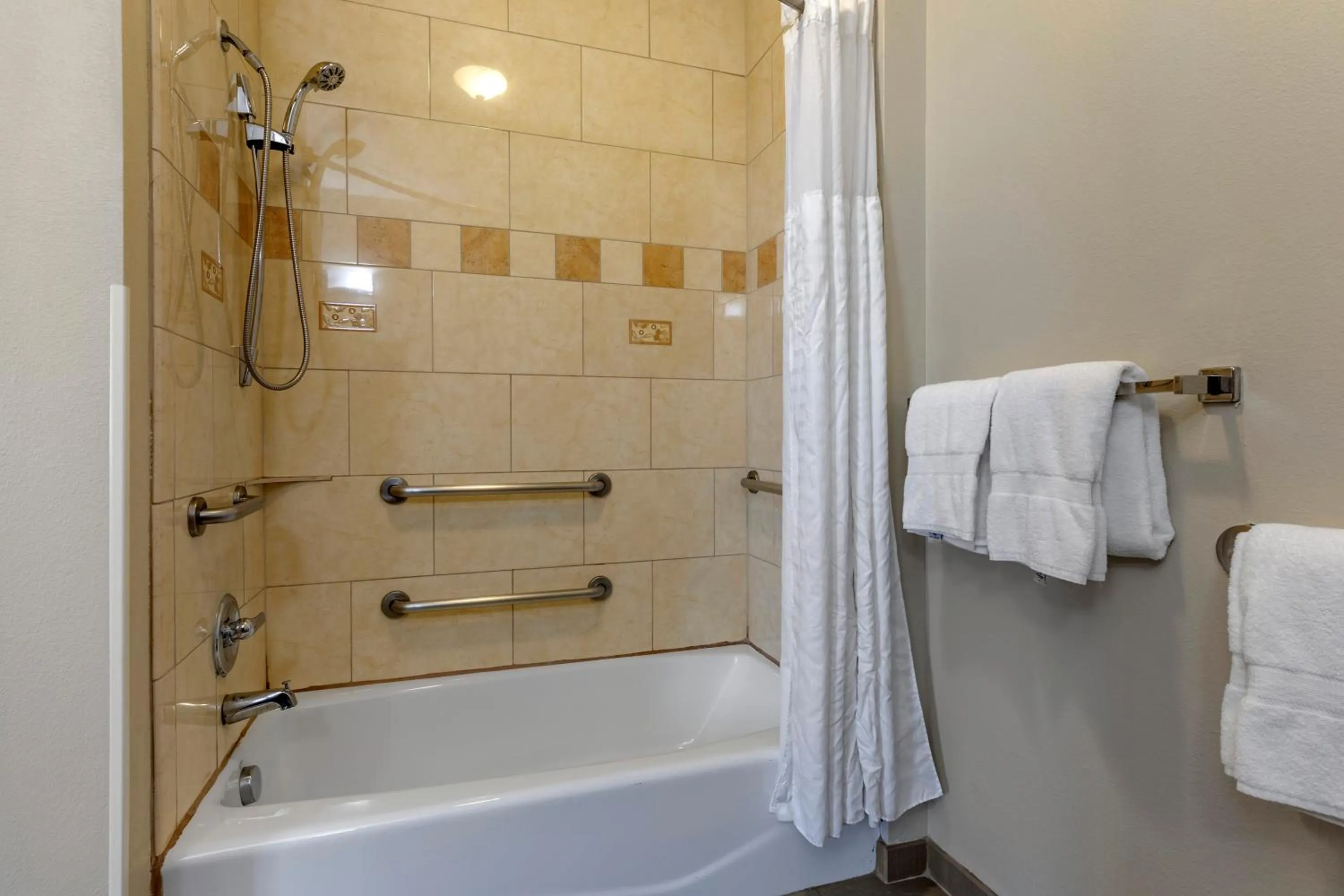 Bathroom in Comfort Suites Plano - Dallas North