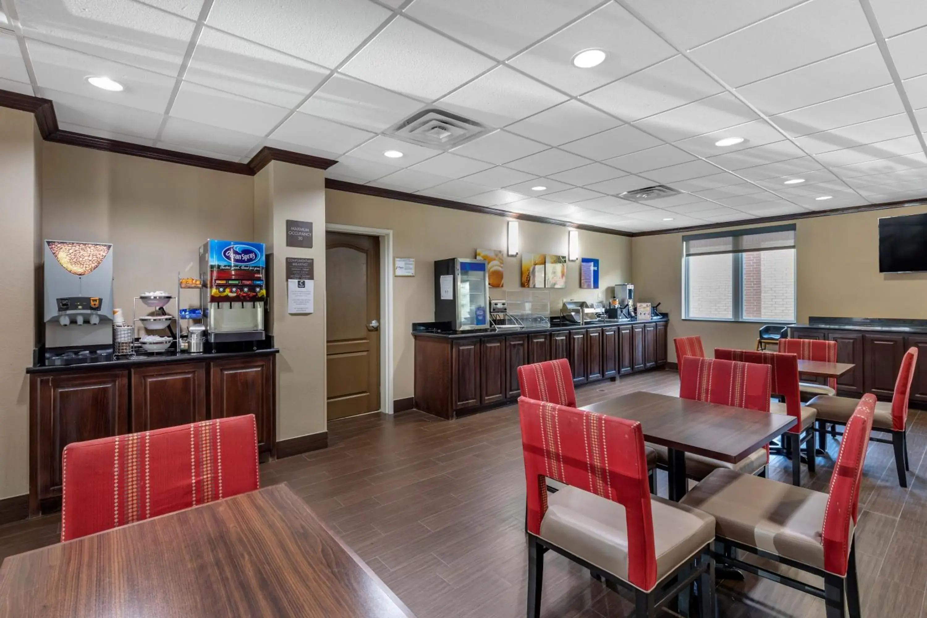 Breakfast in Comfort Suites Plano - Dallas North Breakfast in Comfort Suites Plano - Dallas North