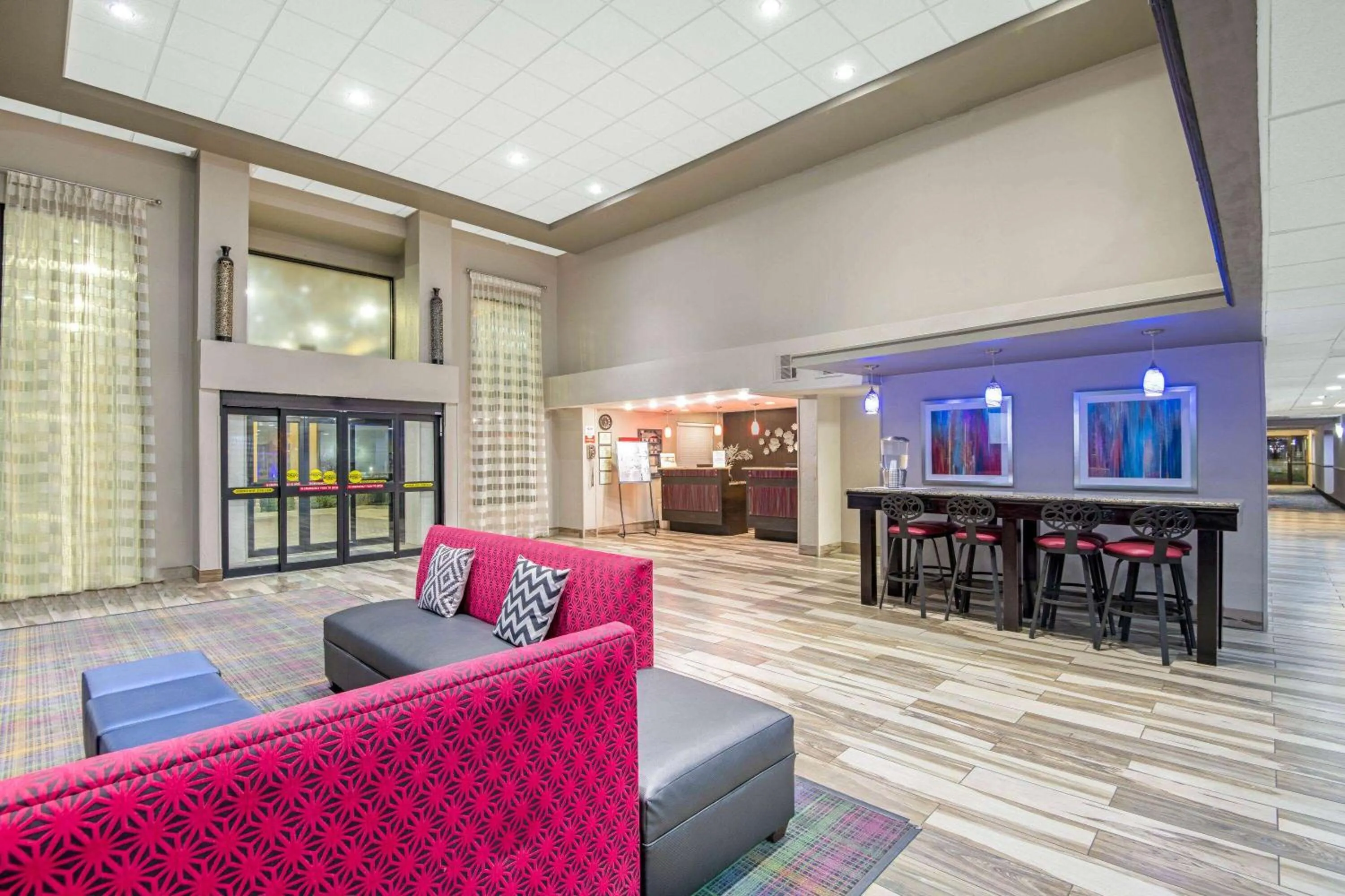 Lobby or reception in La Quinta by Wyndham Denison - North Lake Texoma