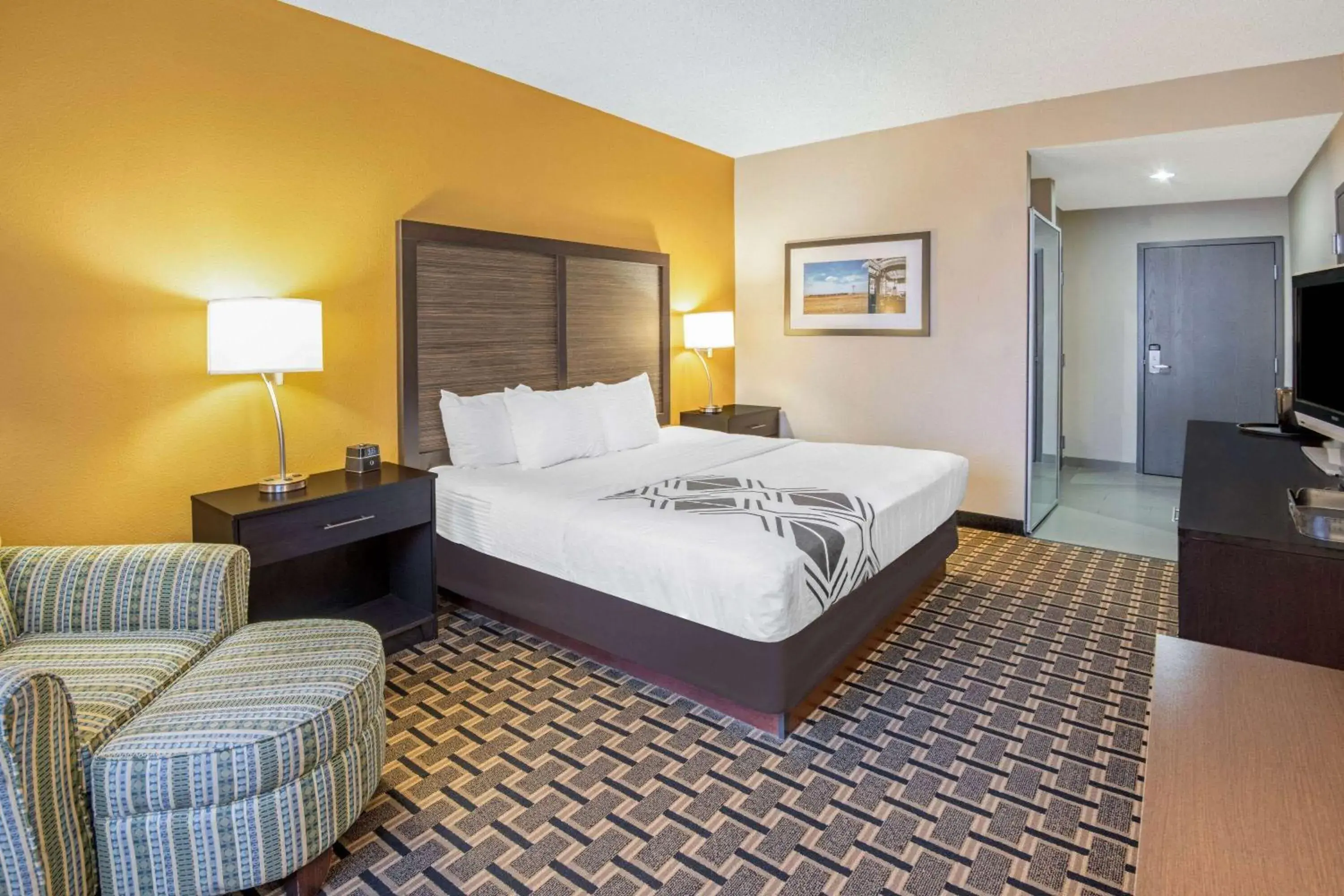 Photo of the whole room, Bed in La Quinta by Wyndham Denison - North Lake Texoma Photo of the whole room, Bed in La Quinta by Wyndham Denison - North Lake Texoma