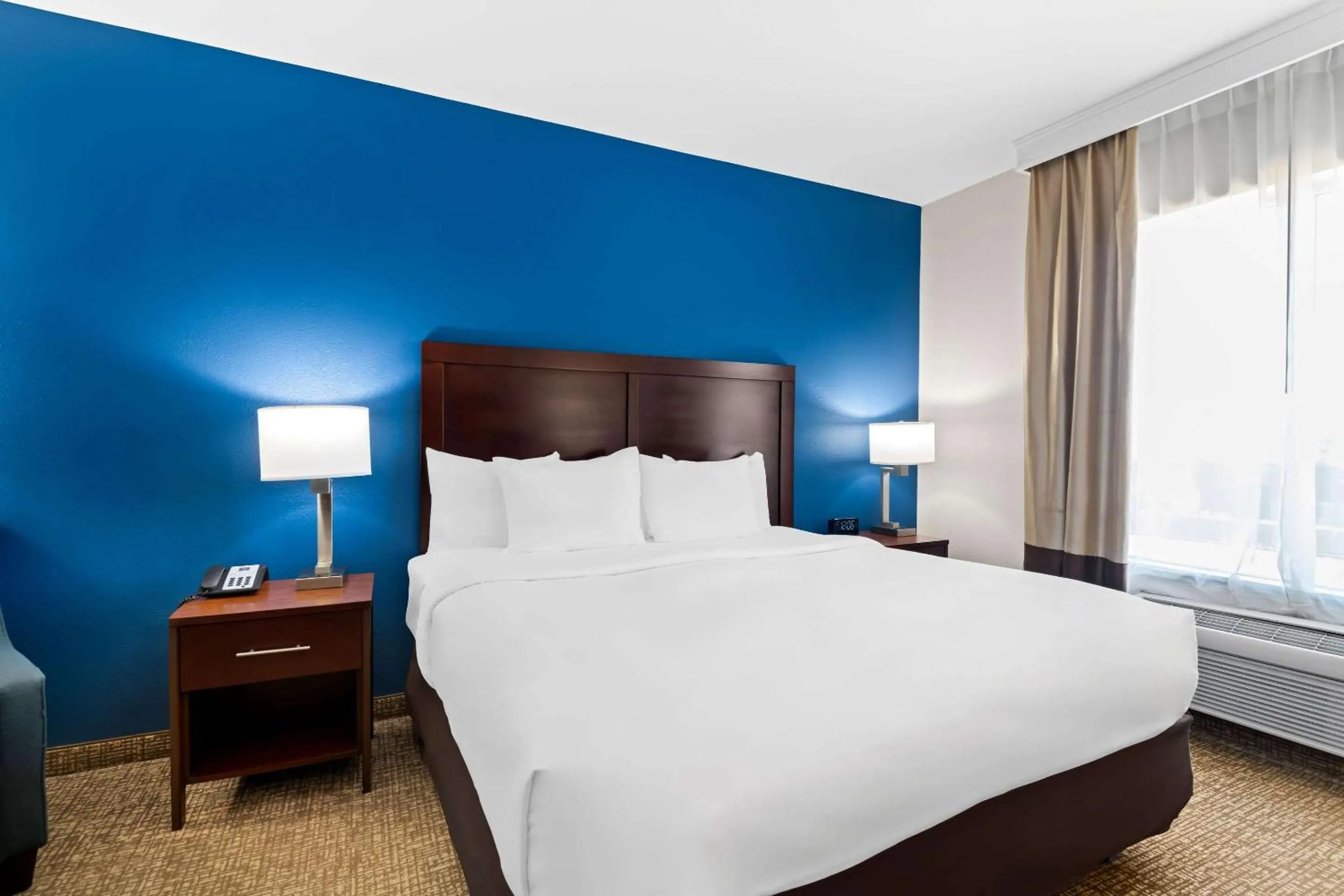 Bedroom, Bed in Comfort Inn & Suites Near Lake Lewisville