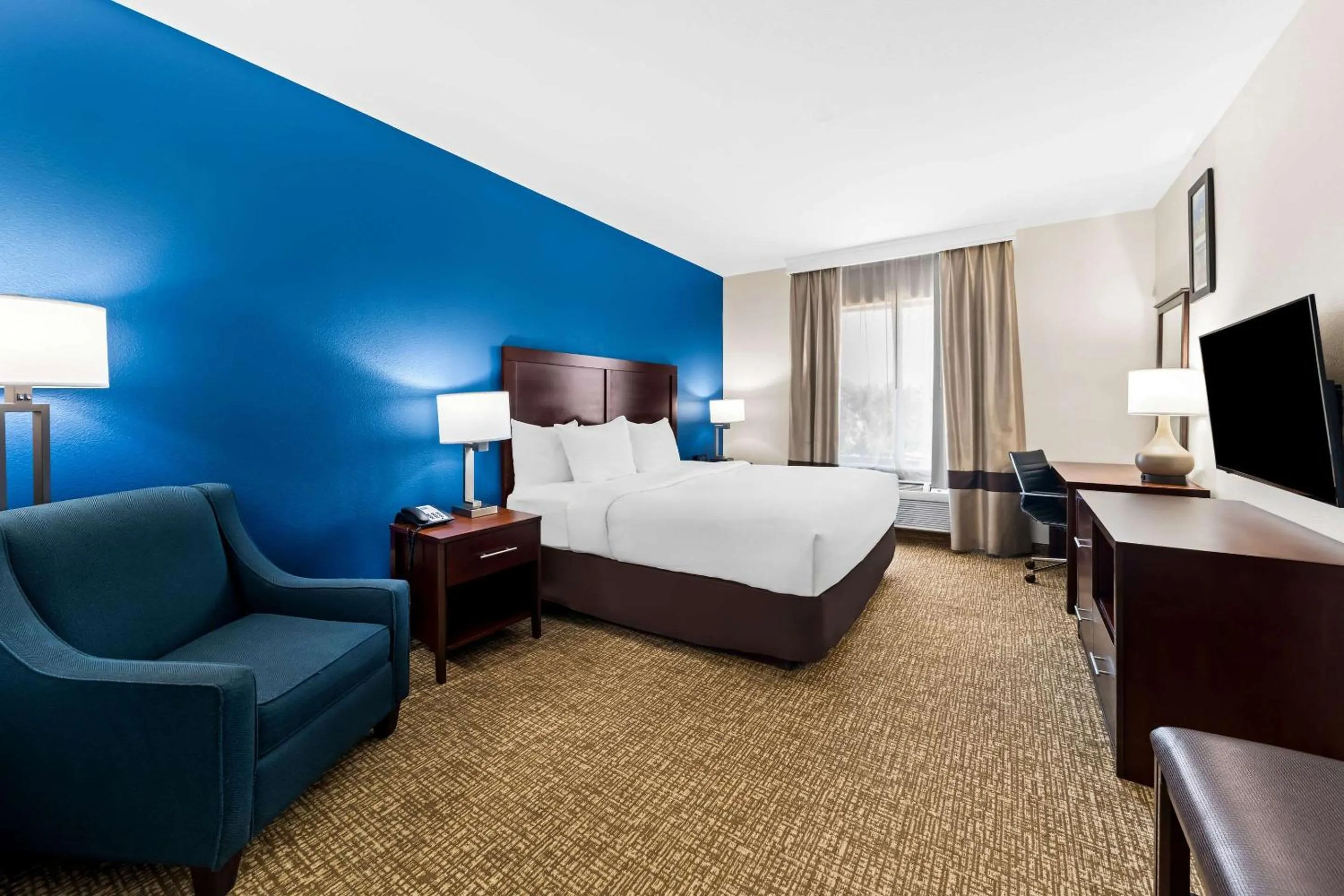 Bedroom, Bed in Comfort Inn & Suites Near Lake Lewisville