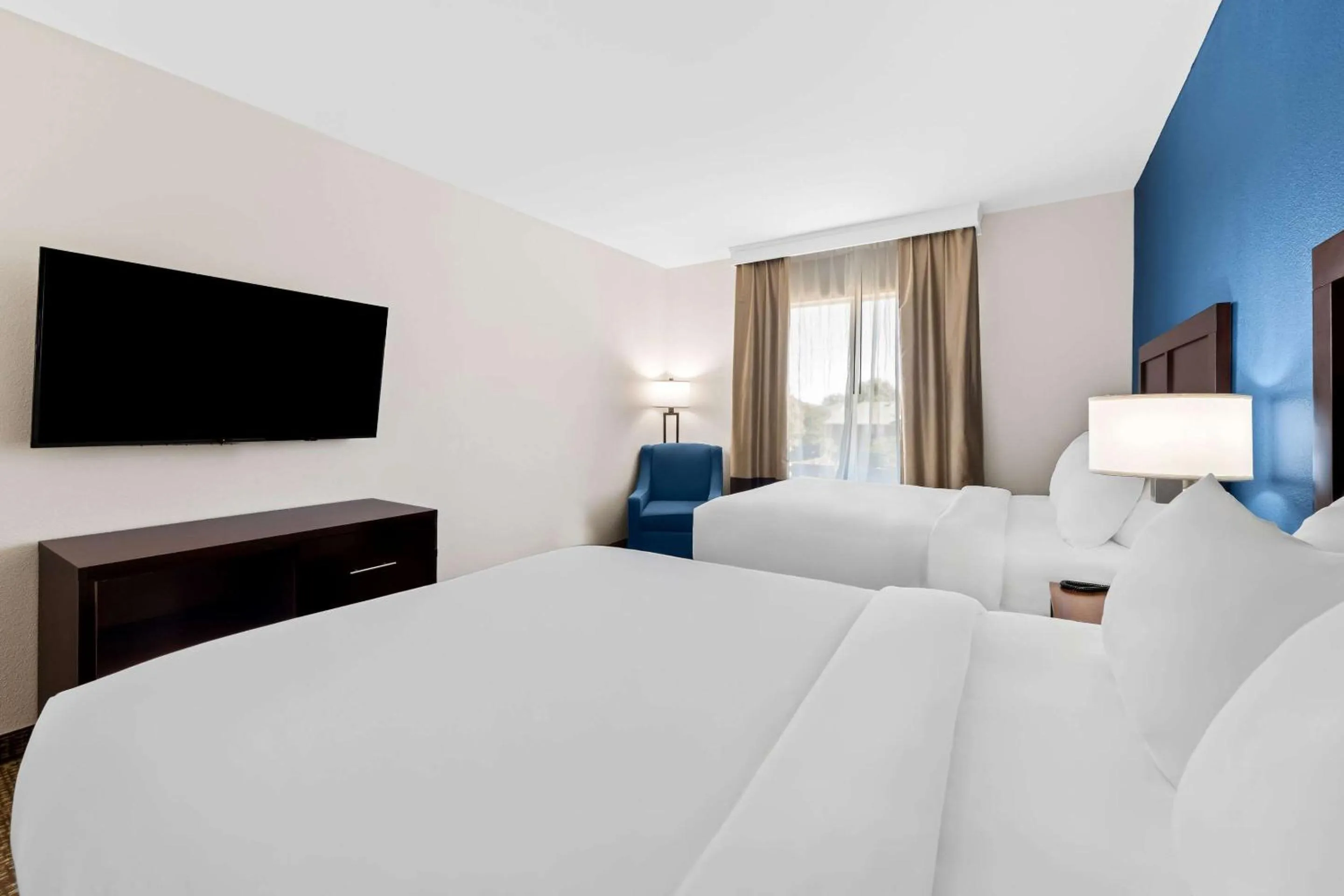 Bedroom, Bed in Comfort Inn & Suites Near Lake Lewisville