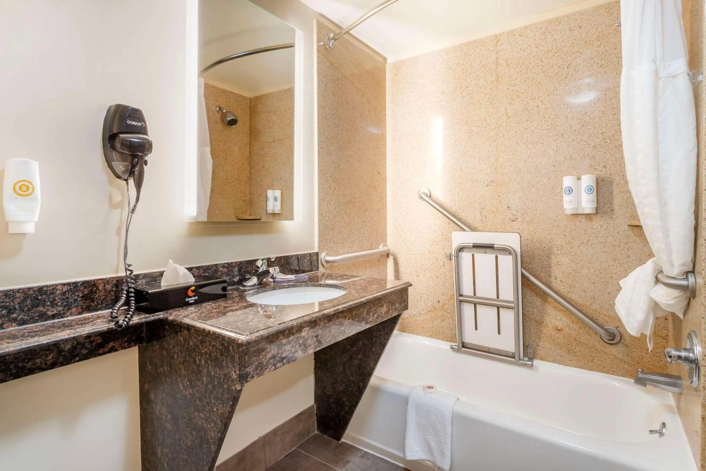 Bedroom in Comfort Inn by Choice Hotels Orange, TX