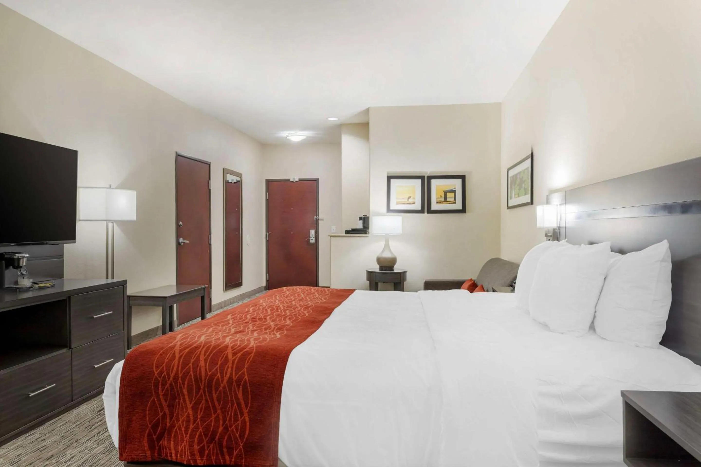 Bedroom, Bed in Comfort Inn by Choice Hotels Orange, TX