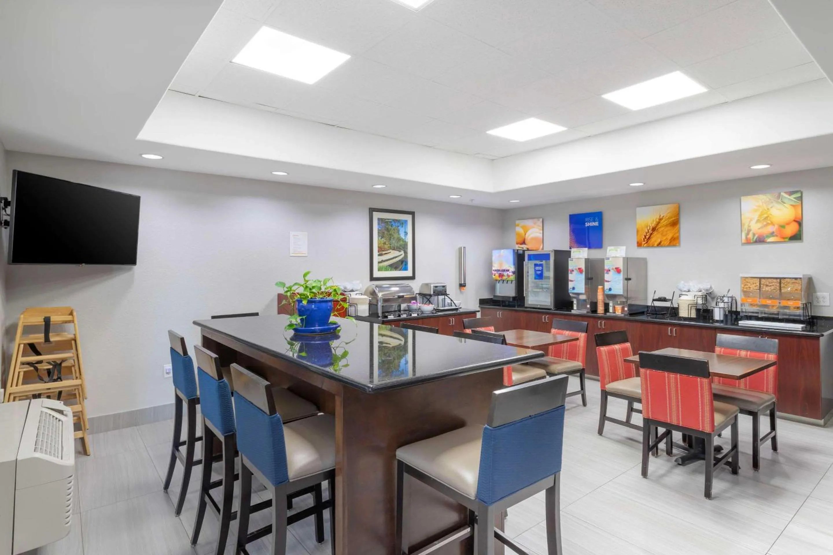 Breakfast in Comfort Inn by Choice Hotels Orange, TX