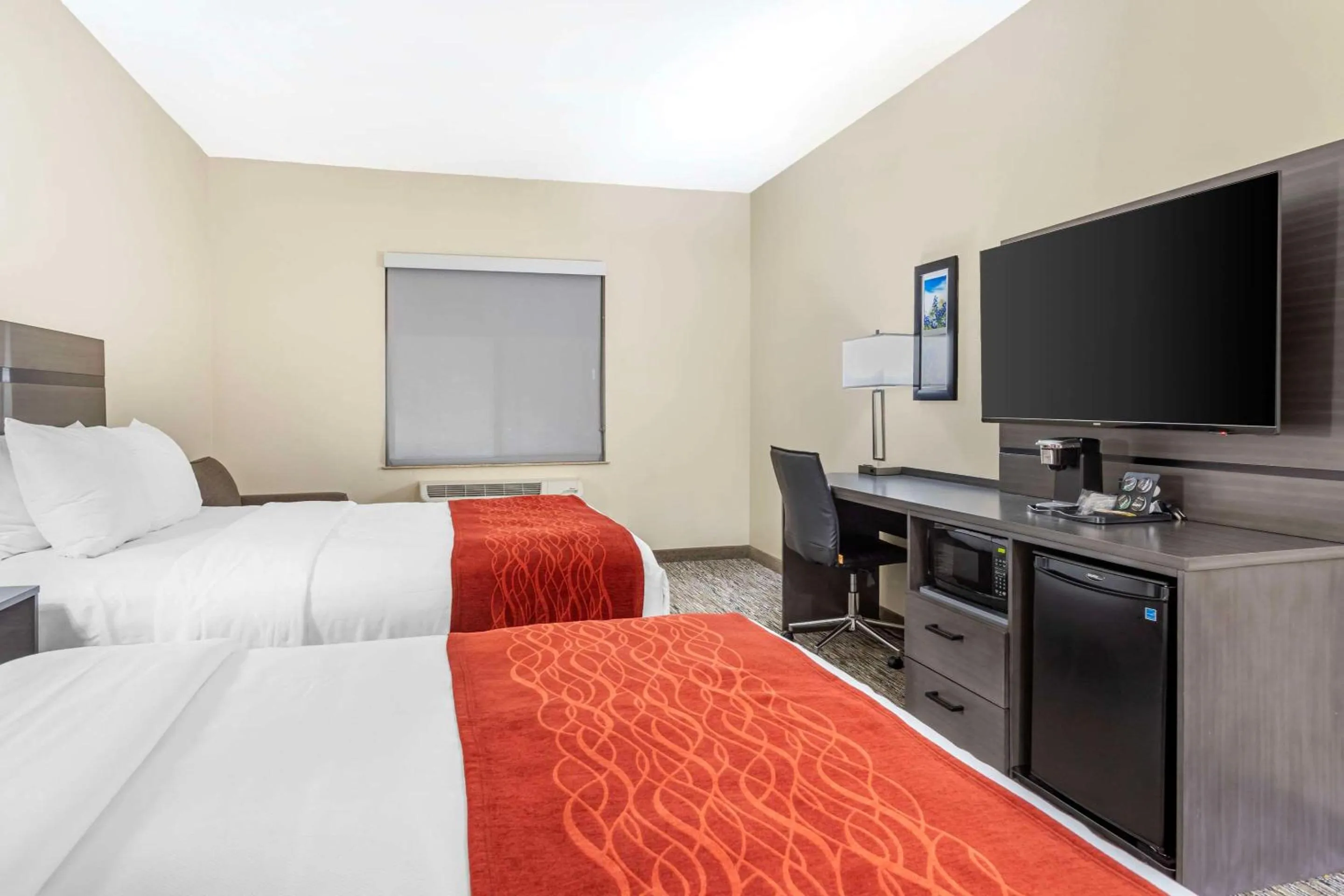 Bedroom, Bed in Comfort Inn by Choice Hotels Orange, TX
