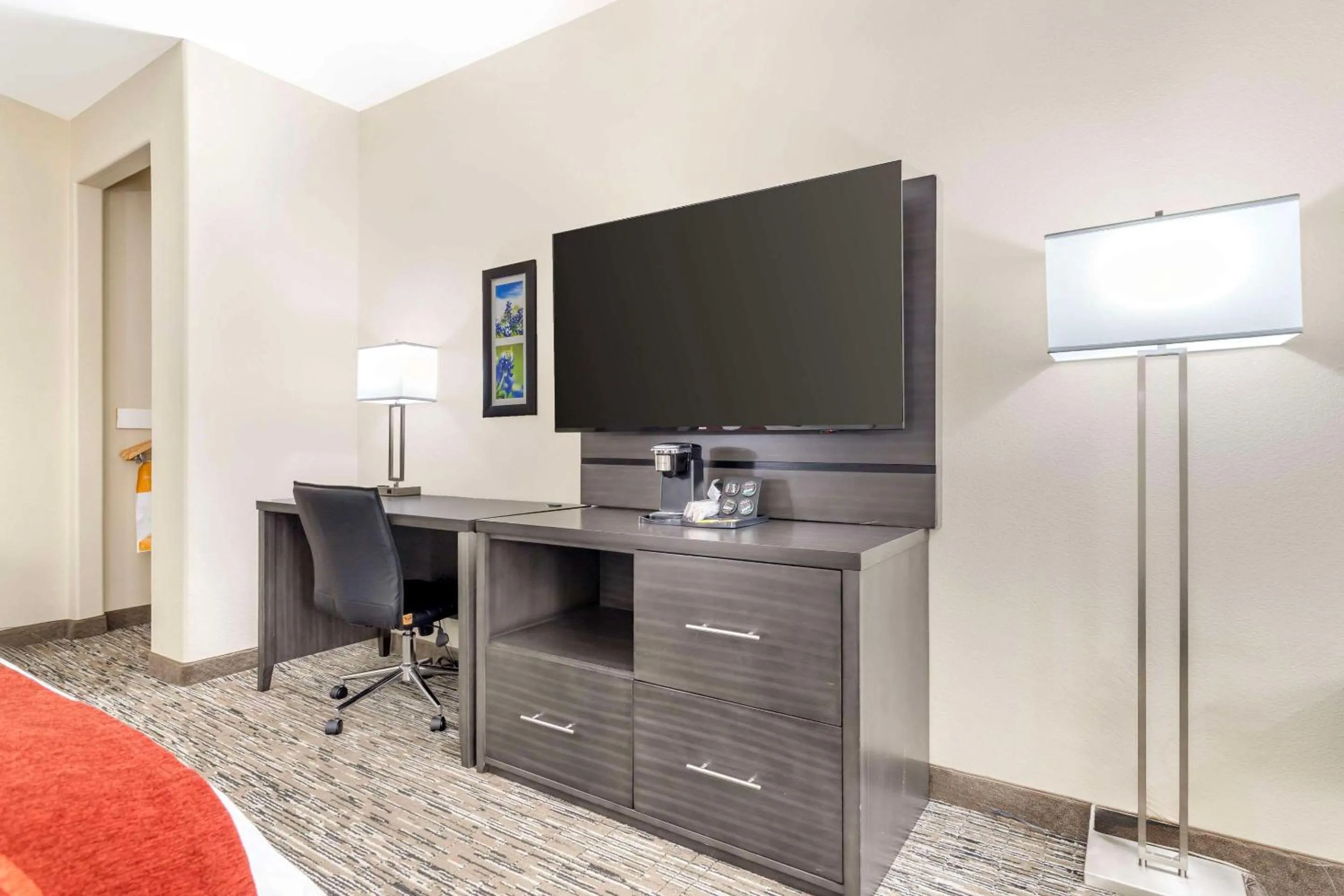 Bedroom in Comfort Inn by Choice Hotels Orange, TX