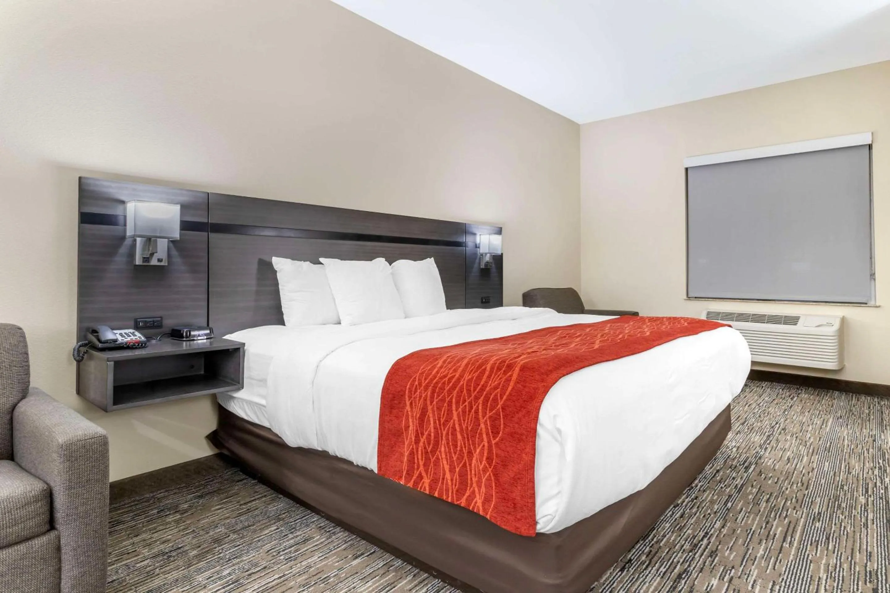 Bedroom, Bed in Comfort Inn by Choice Hotels Orange, TX