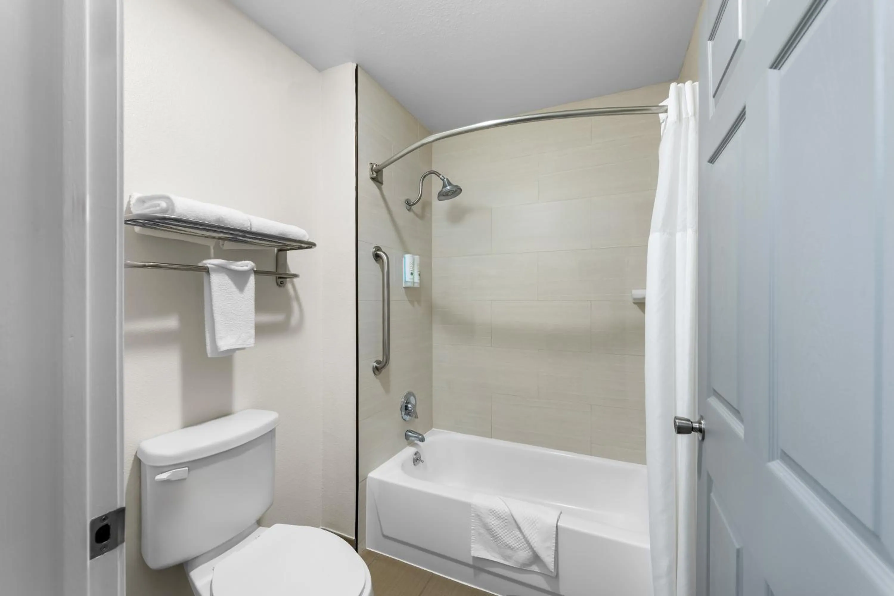 Bathroom in Quality Inn Marshall