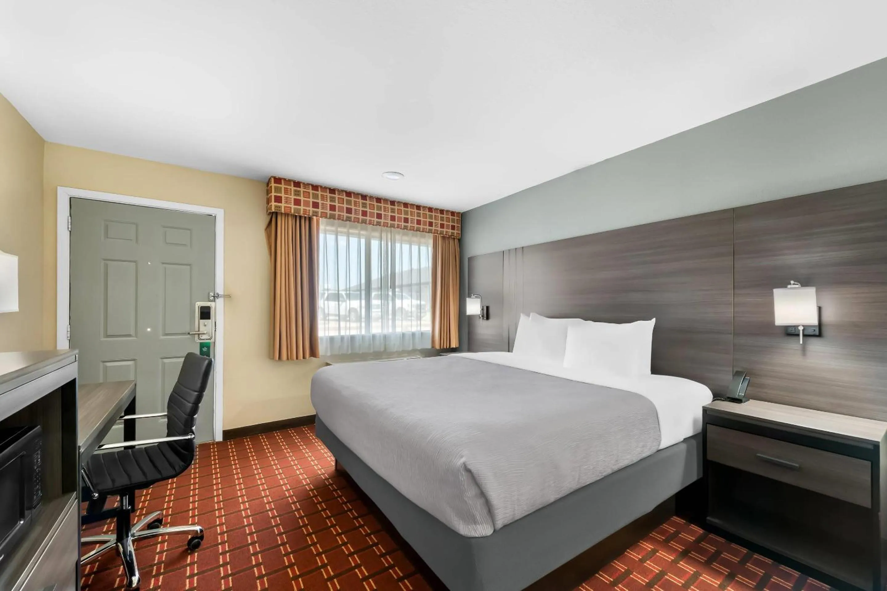 Bedroom, Bed in Quality Inn Marshall