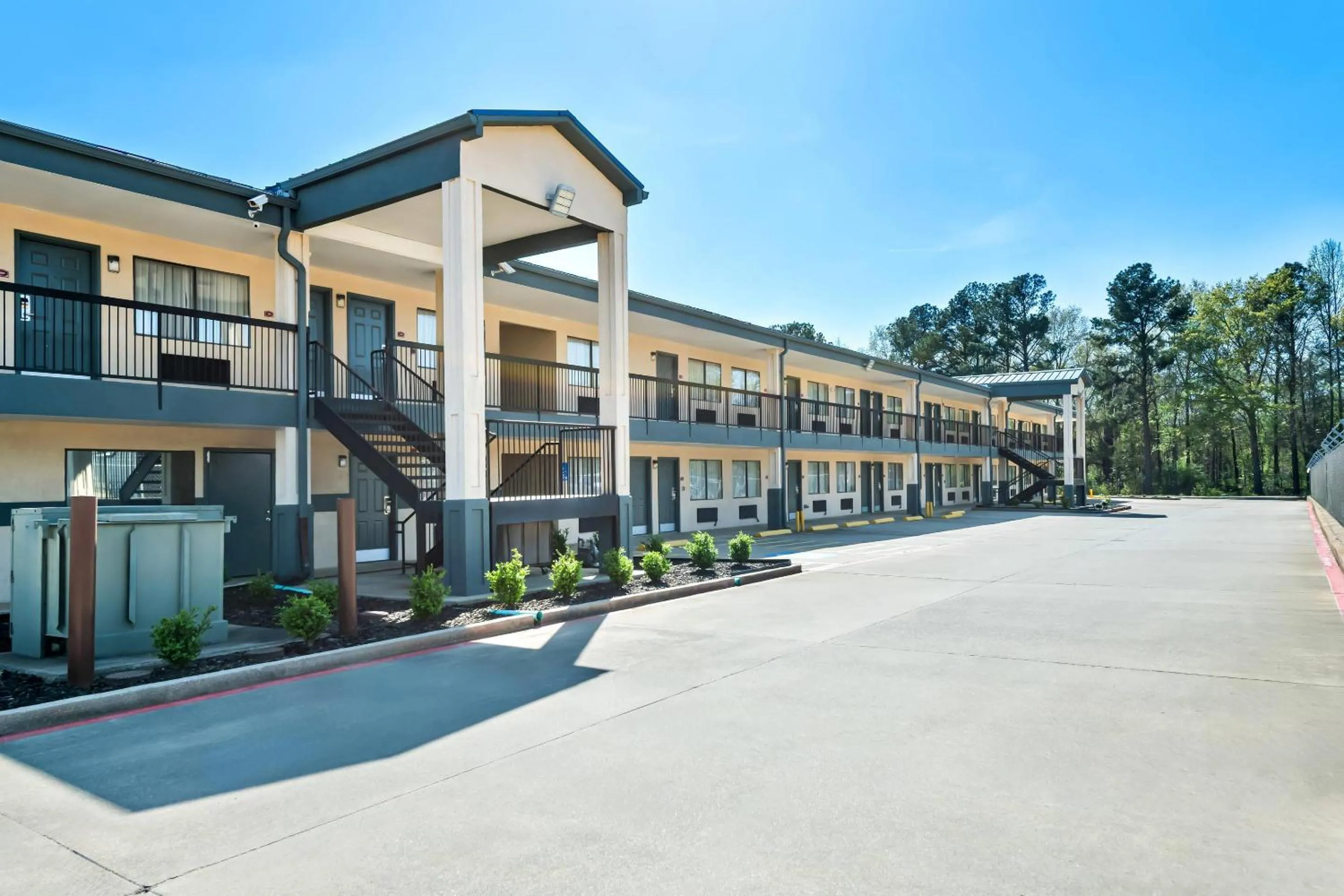 Property building in Quality Inn Marshall