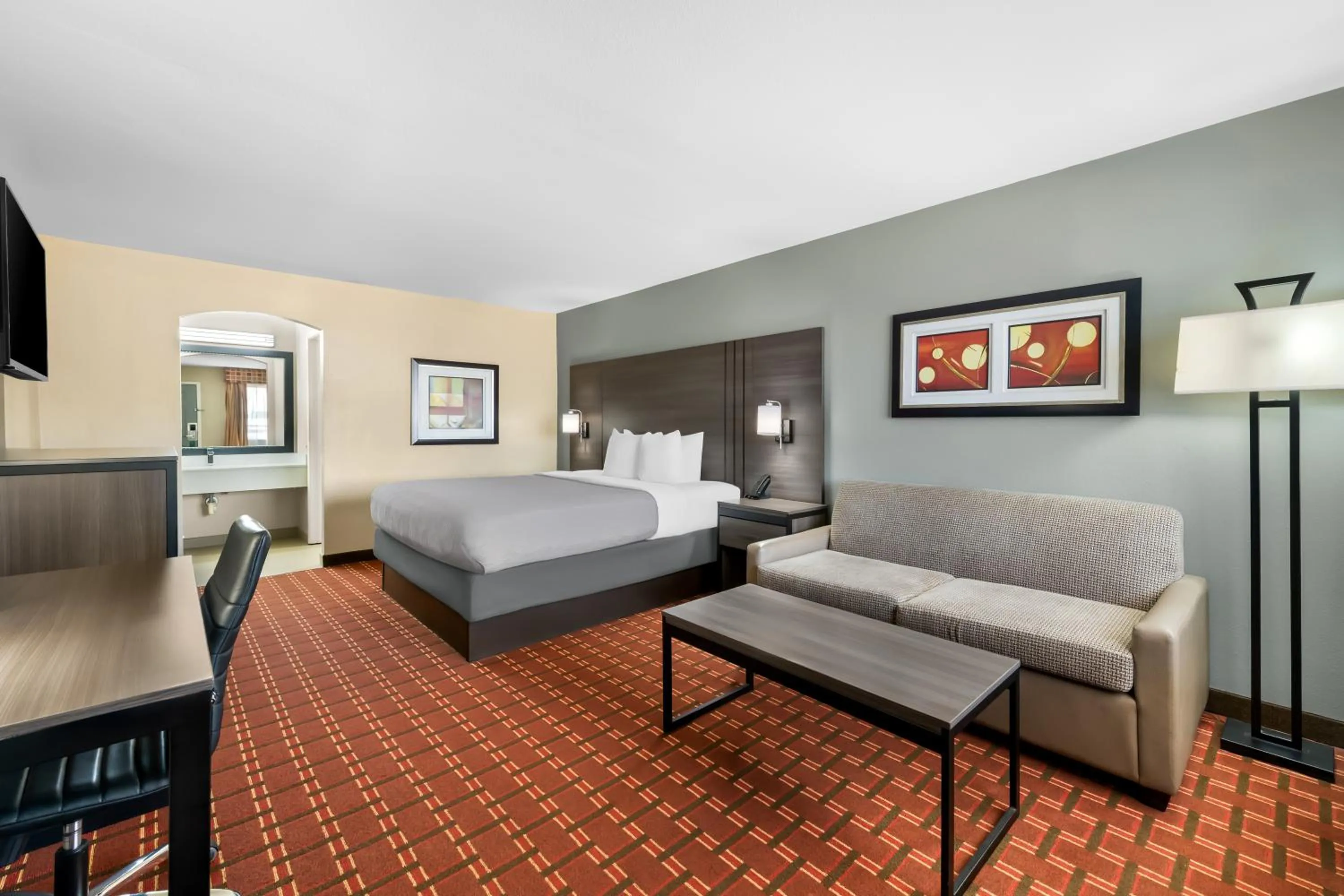 Bed in Quality Inn Marshall