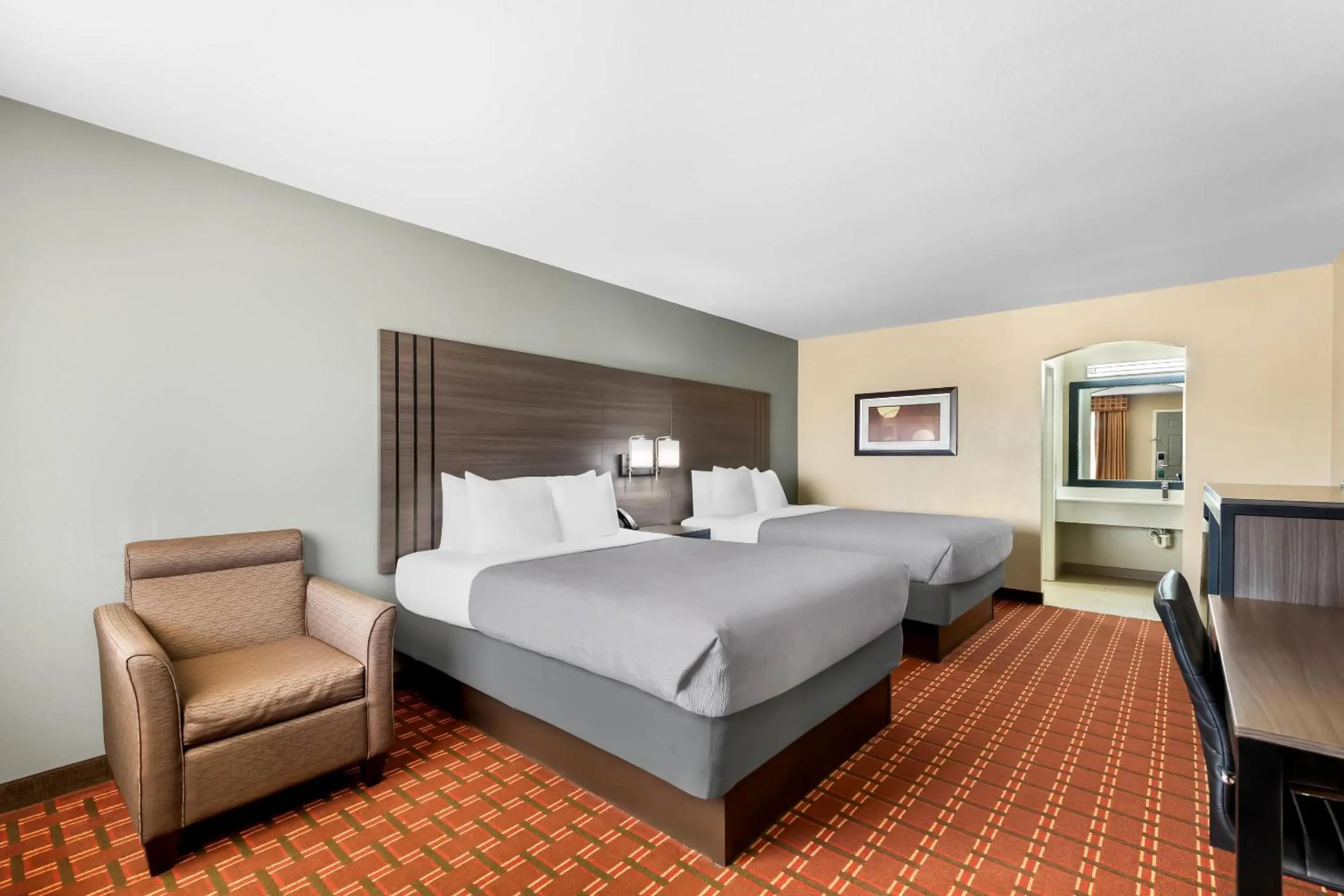 Bedroom, Bed in Quality Inn Marshall