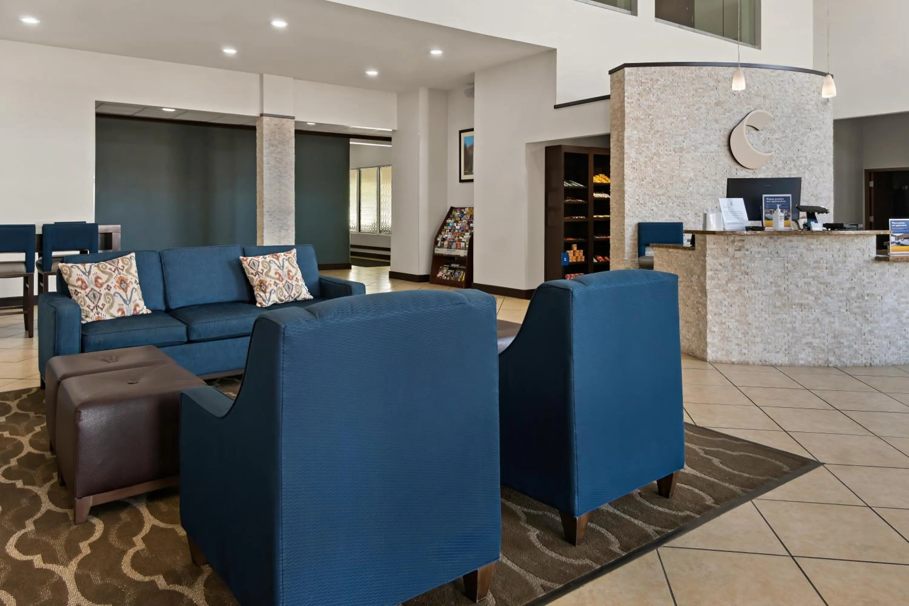 Seating area in Comfort Suites