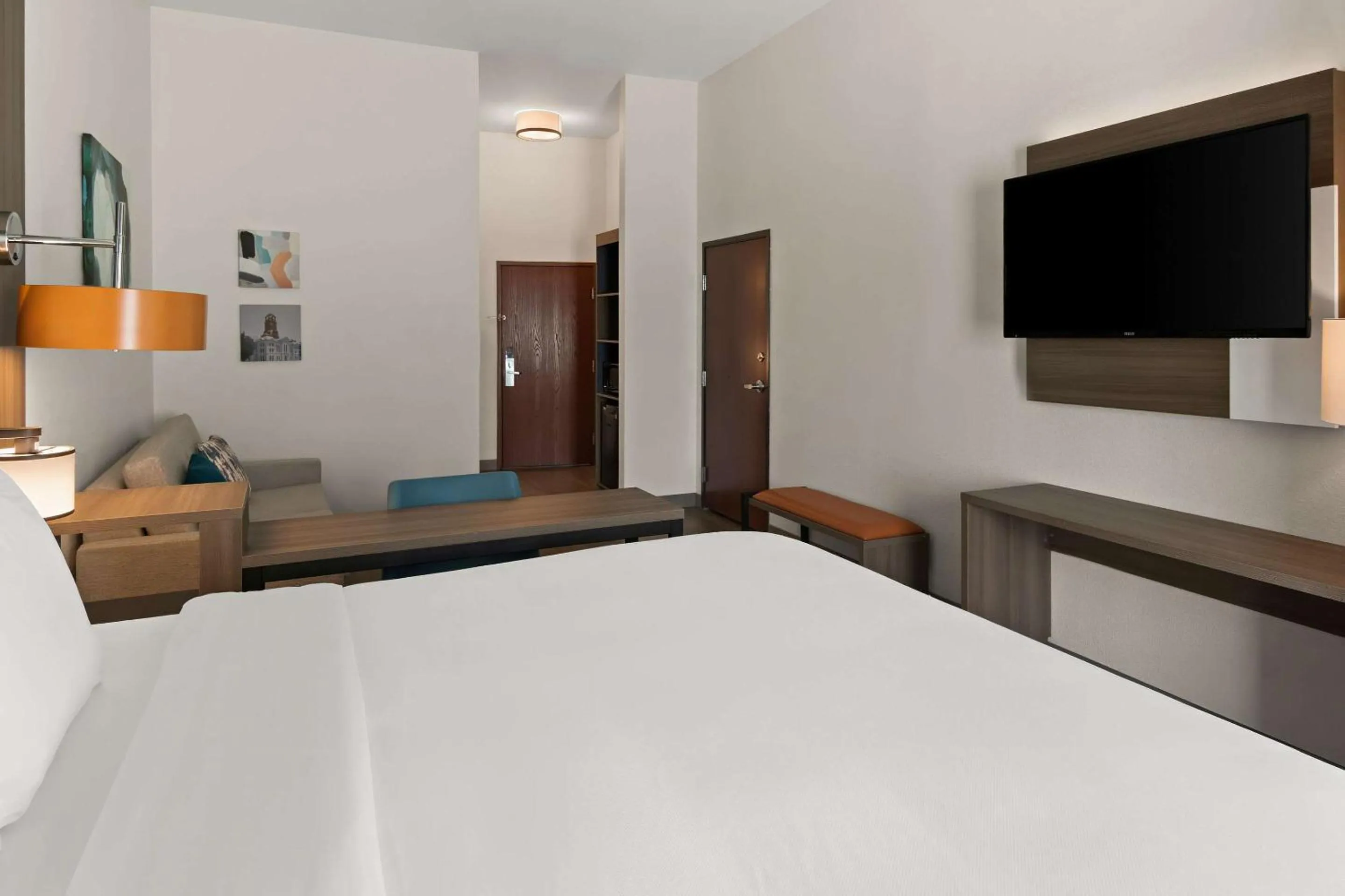 Bed in Comfort Suites