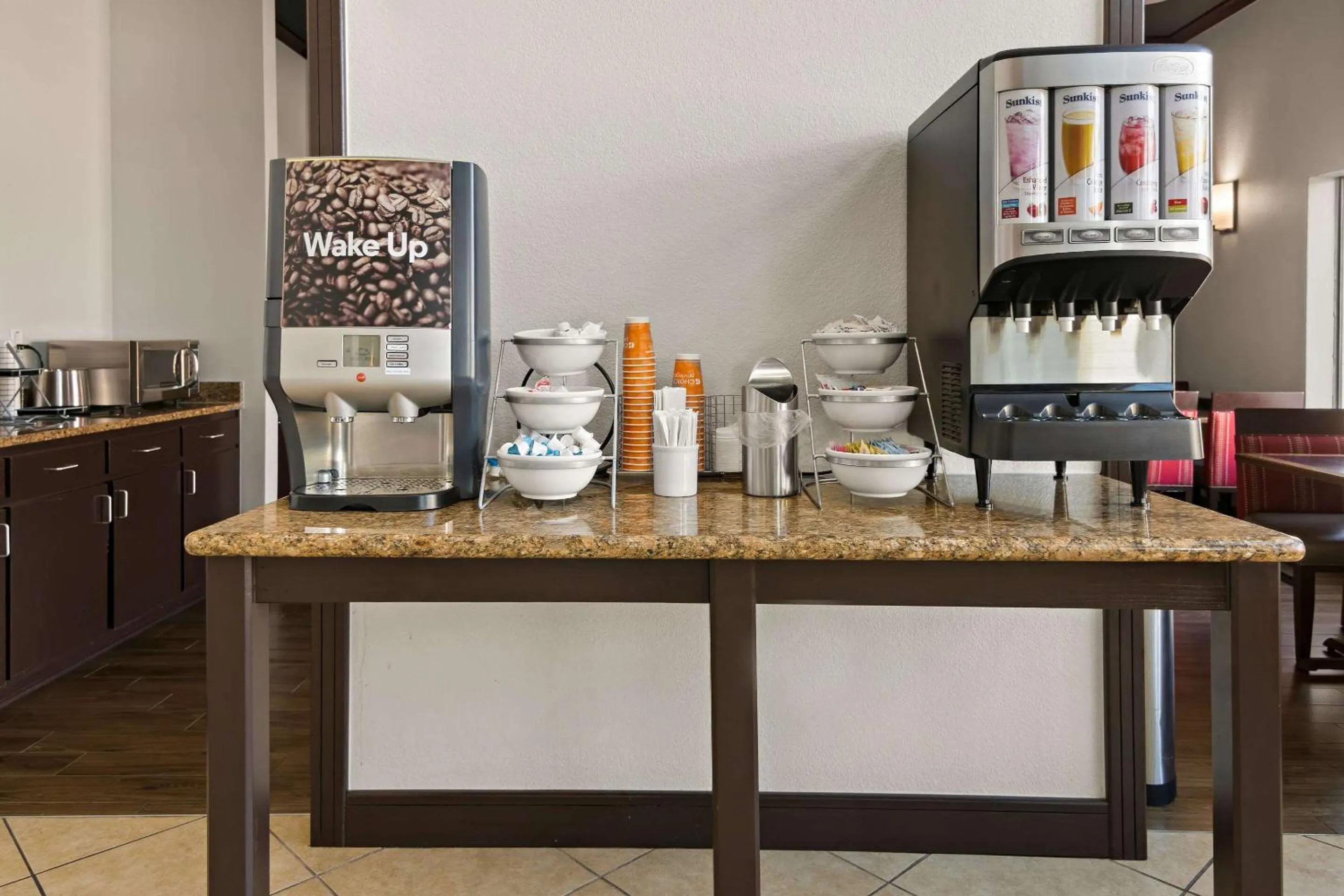 Coffee/tea facilities in Comfort Suites