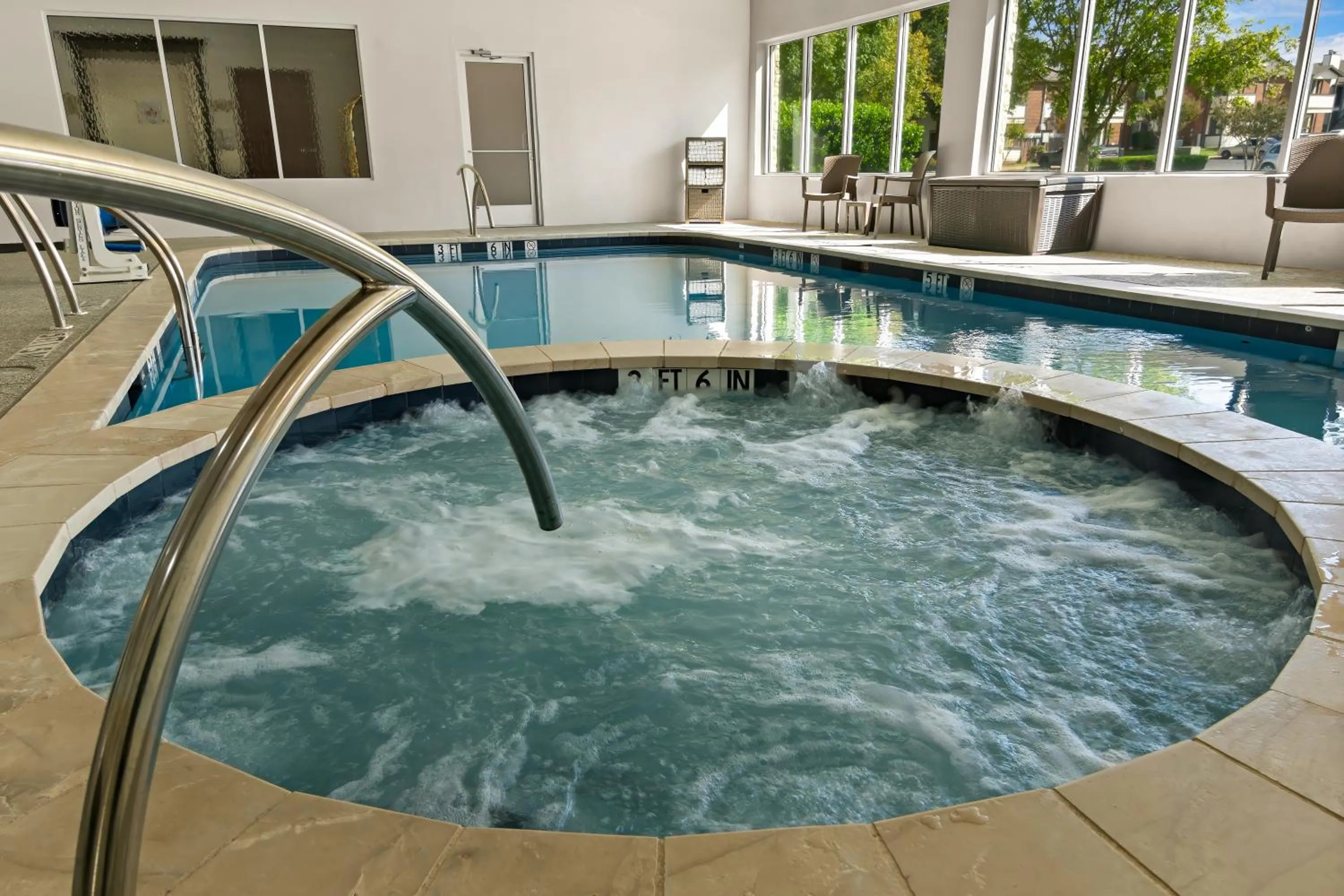 Hot Tub in Comfort Suites