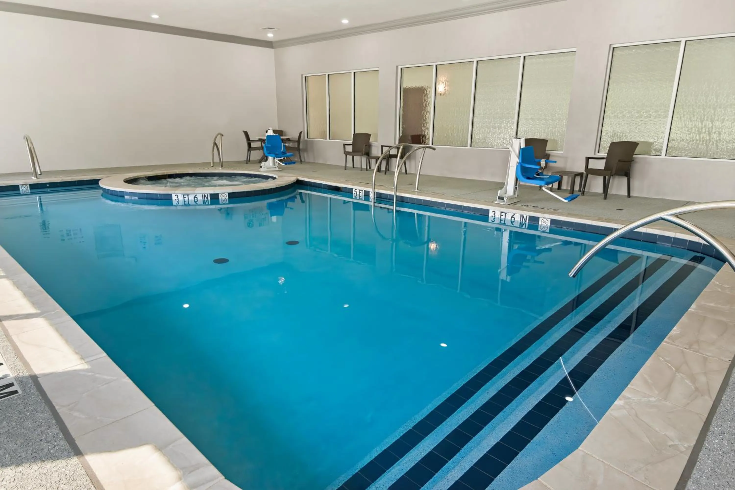 Hot Tub in Comfort Suites