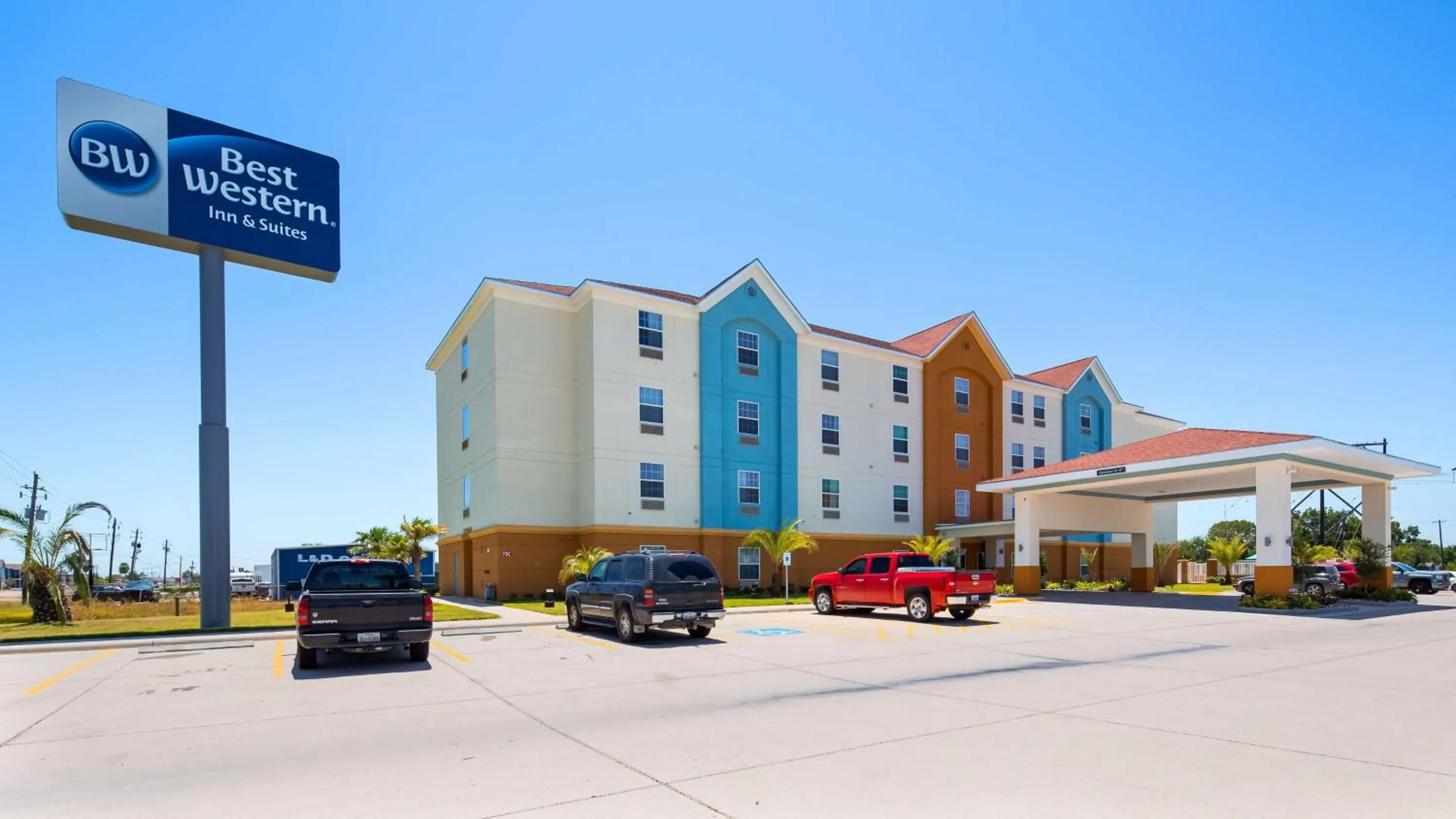 Property building in Best Western Ingleside Inn & Suites
