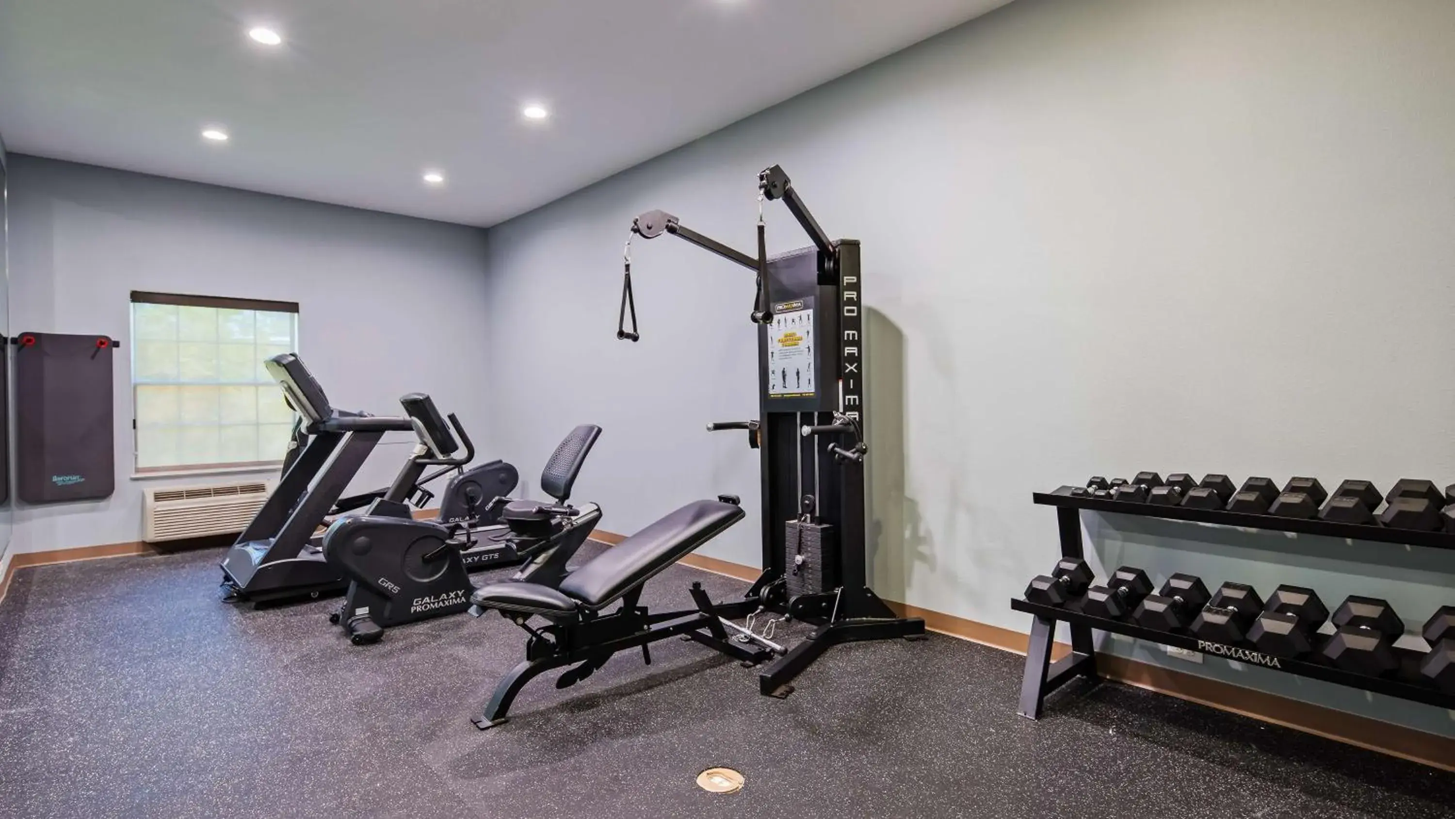 Fitness centre/facilities in Best Western Ingleside Inn & Suites Fitness centre/facilities in Best Western Ingleside Inn & Suites