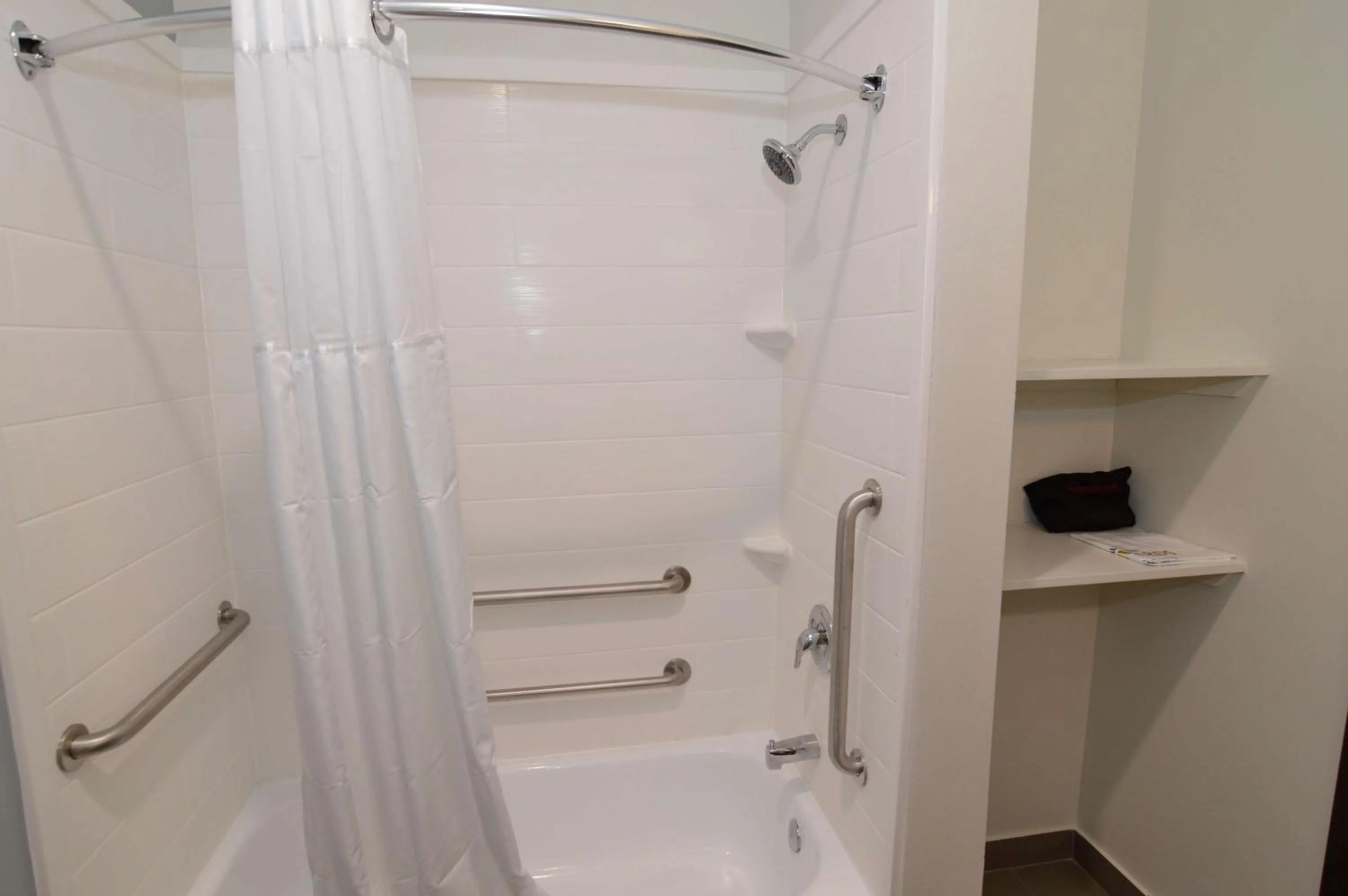 Bathroom in Best Western Ingleside Inn & Suites