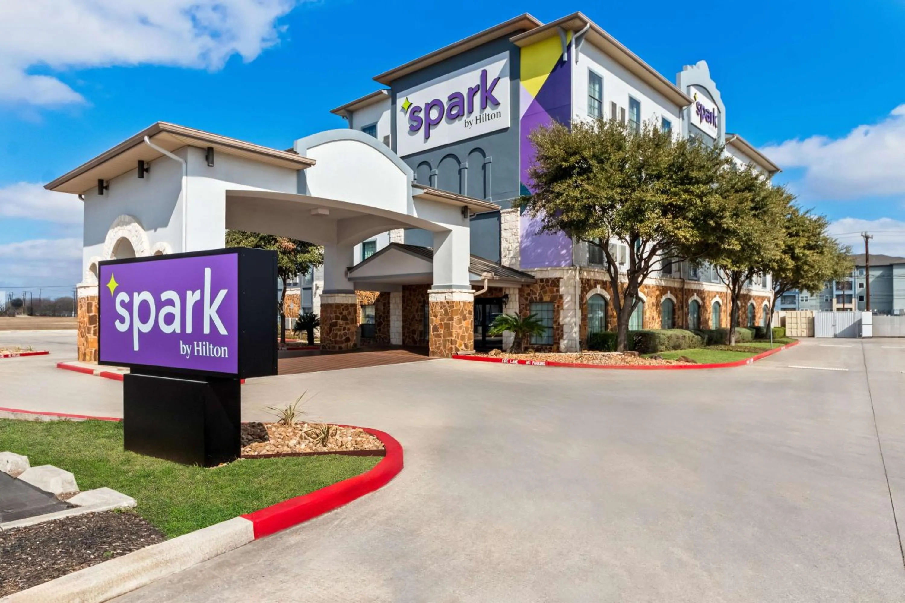 Property building in Spark By Hilton San Antonio Near Seaworld