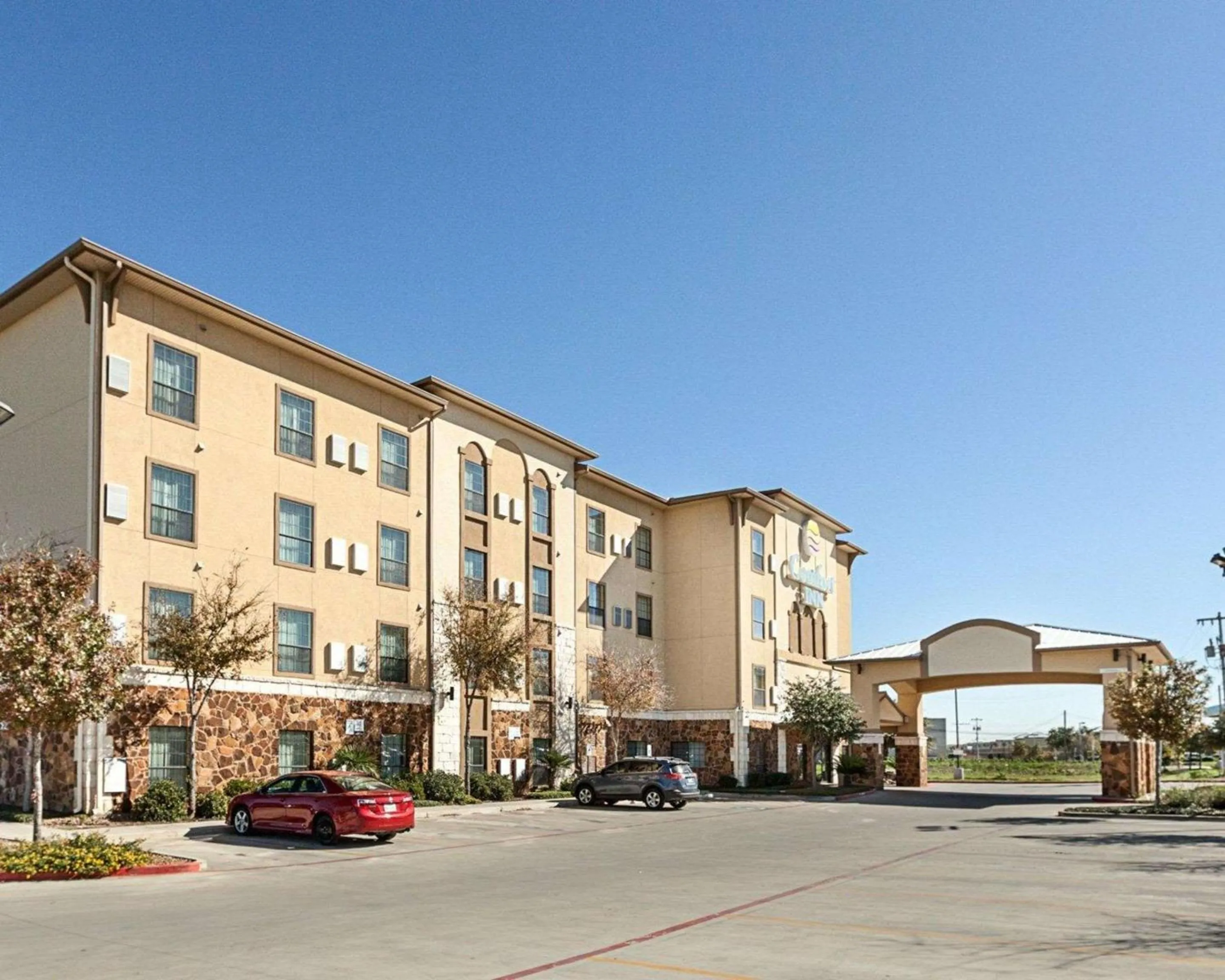 Property building in Comfort Inn near Seaworld - Lackland AFB
