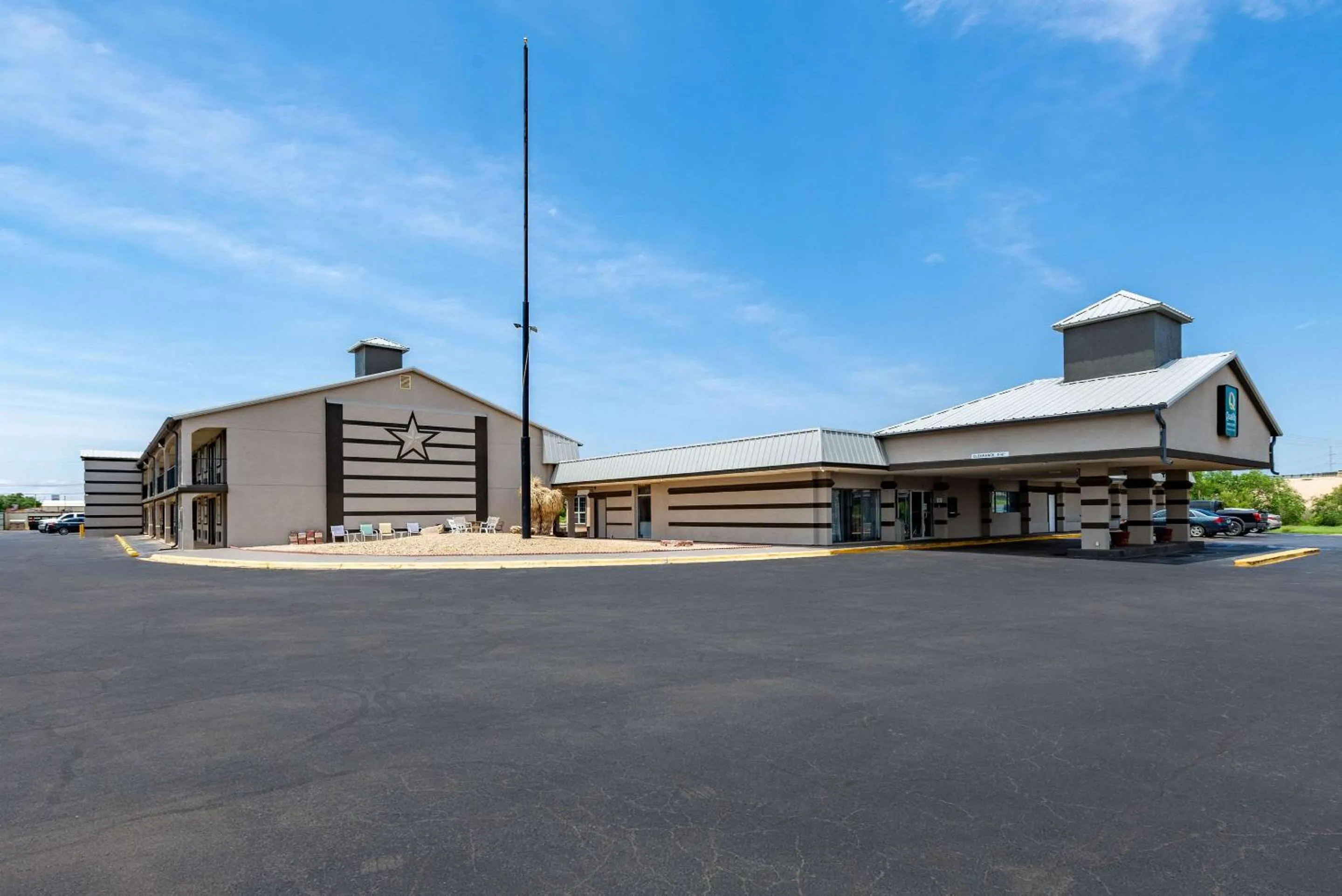 Property Building in Quality Inn & Suites Big Spring