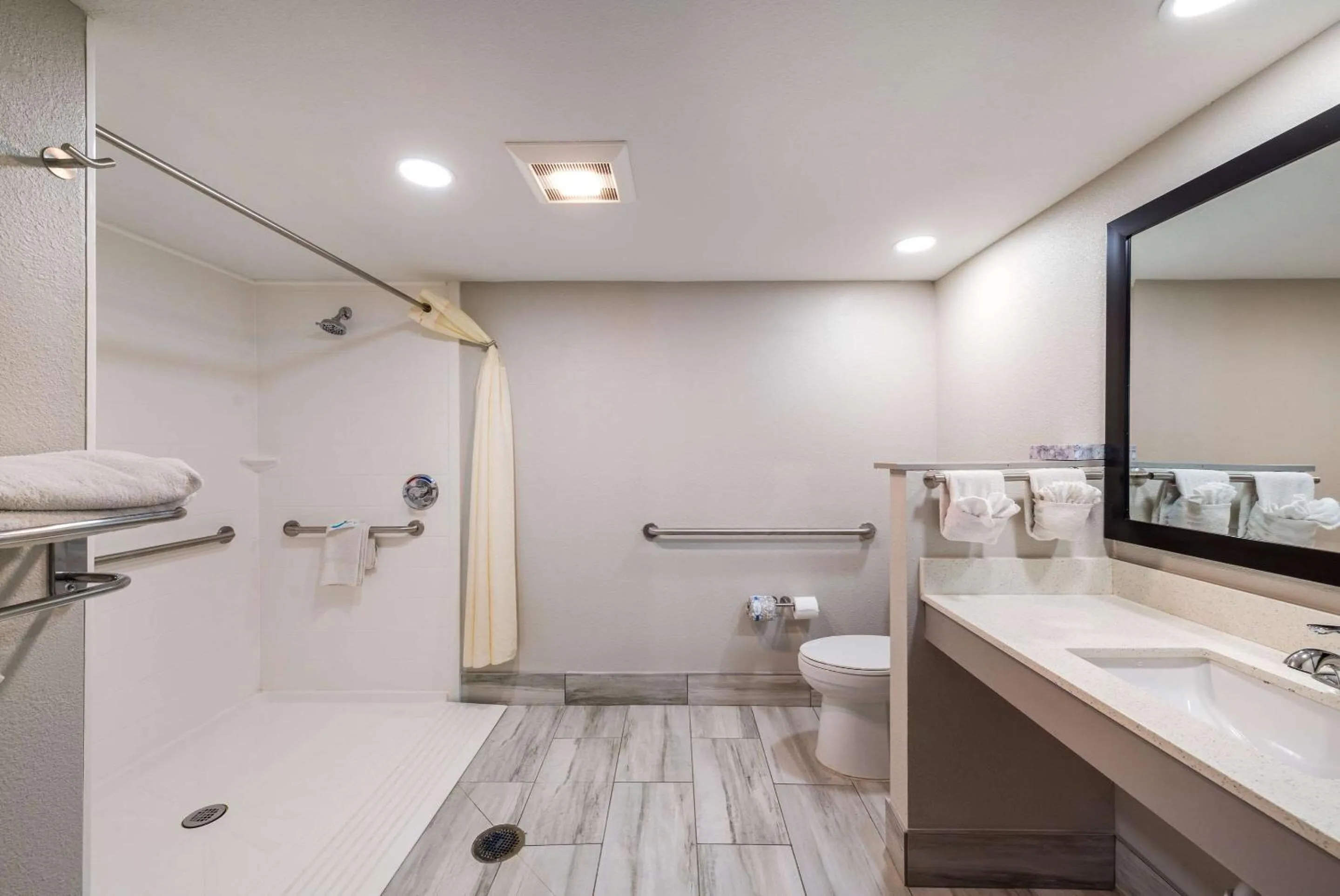 Photo of the whole room, Bathroom in Quality Inn & Suites Big Spring