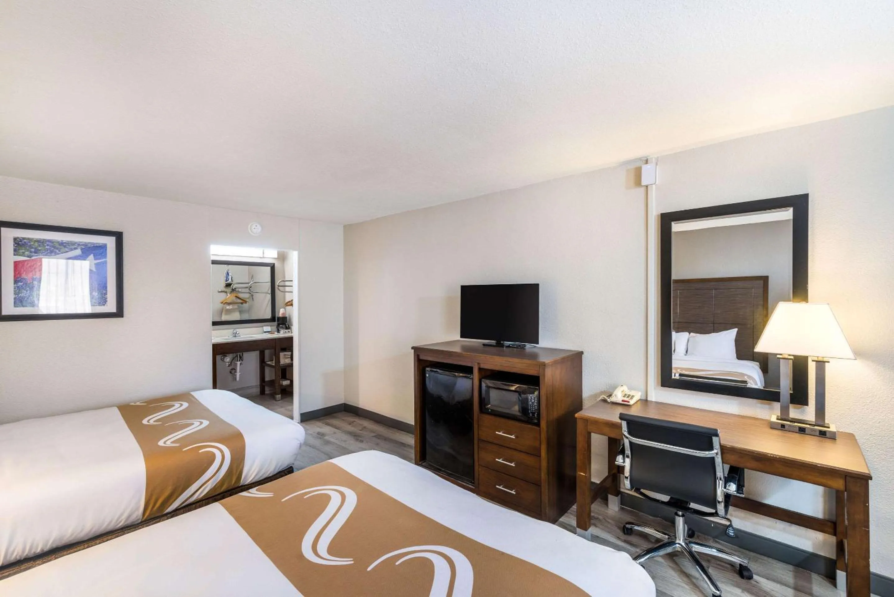 Photo of the whole room, TV/Entertainment Center in Quality Inn & Suites Big Spring