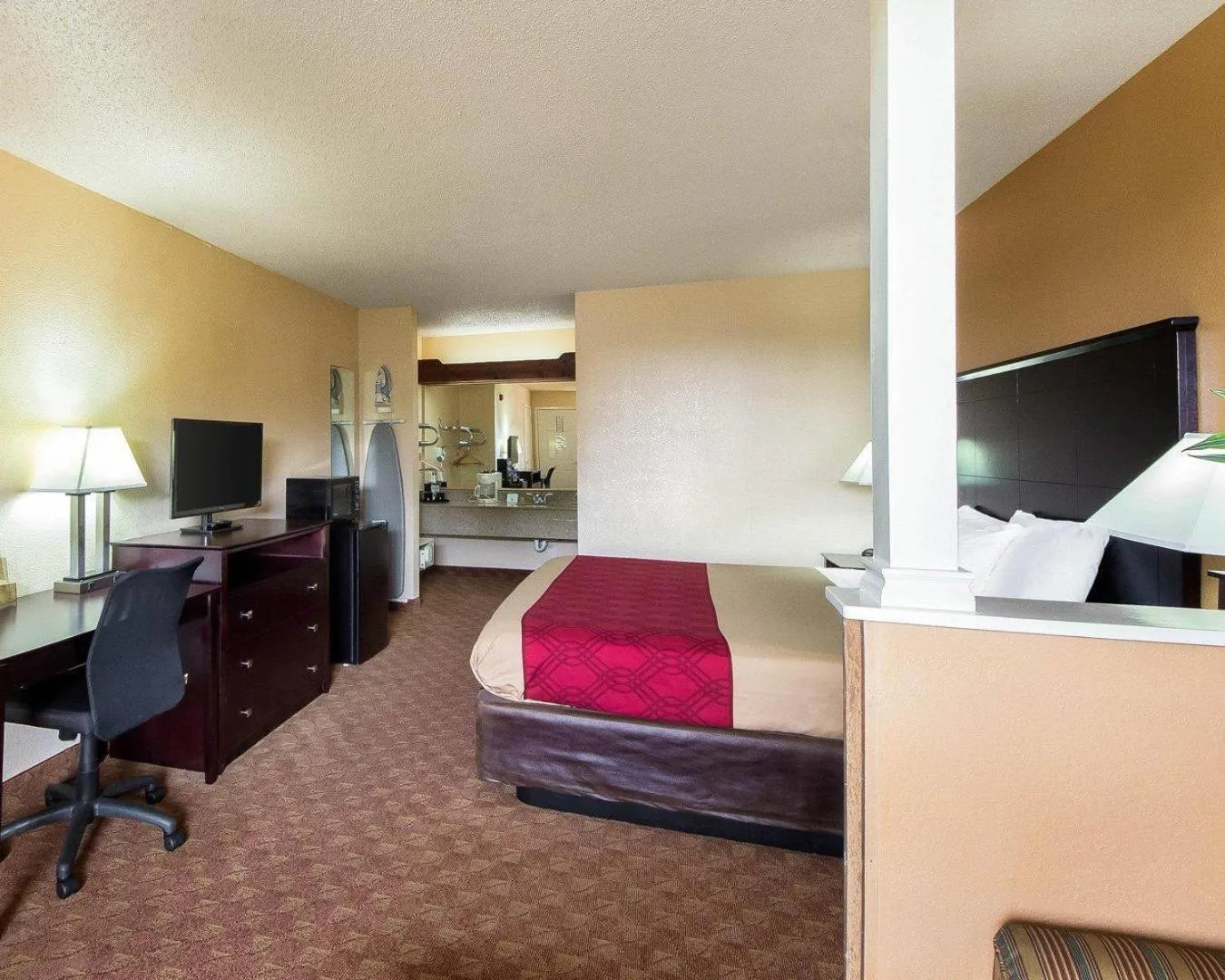 Bedroom, Bed in Econo Lodge Inn & Suites San Antonio near Frost Bank Center