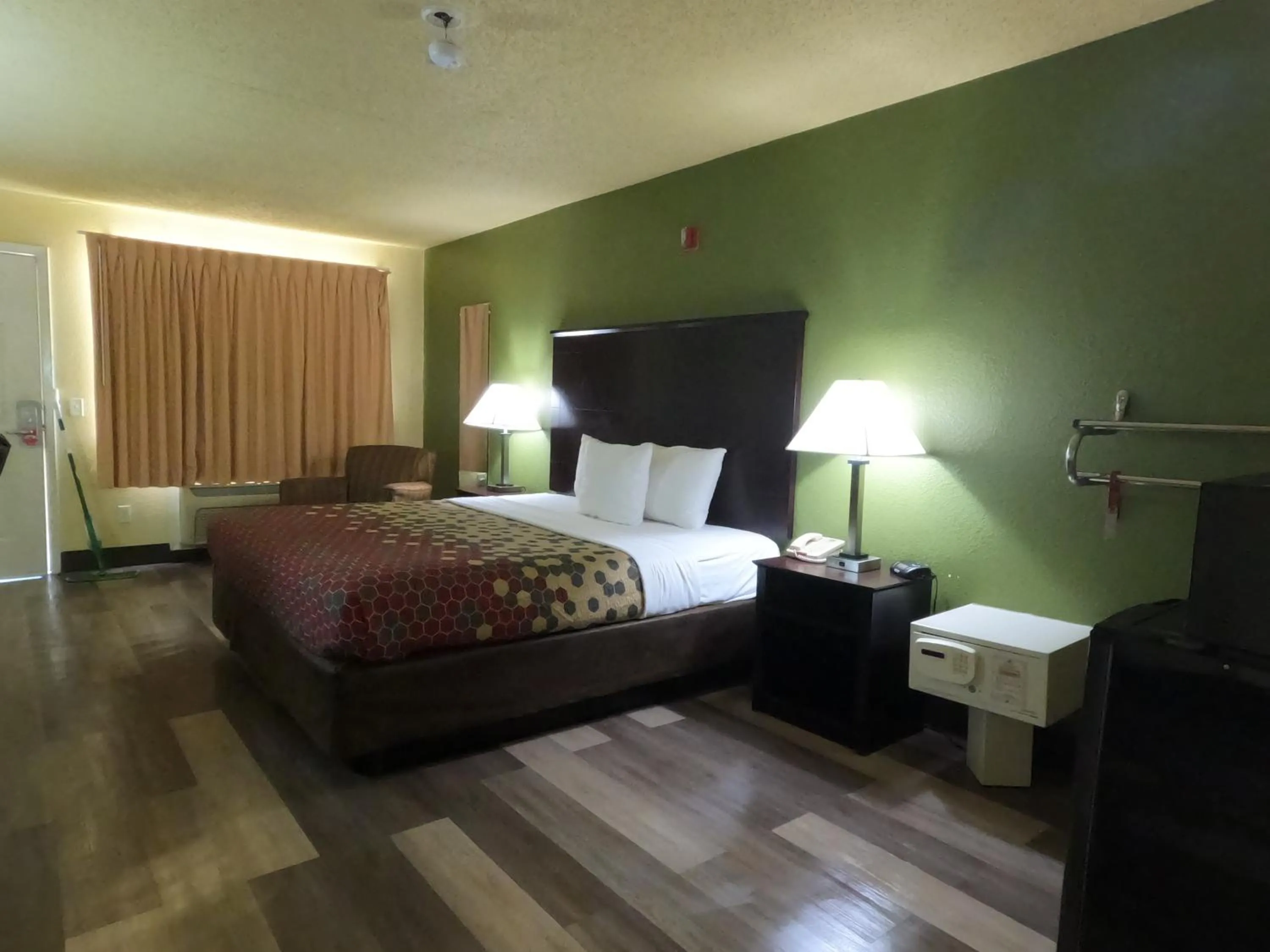 Econo Lodge Inn & Suites Downtown Northeast near Fort Sam Houston