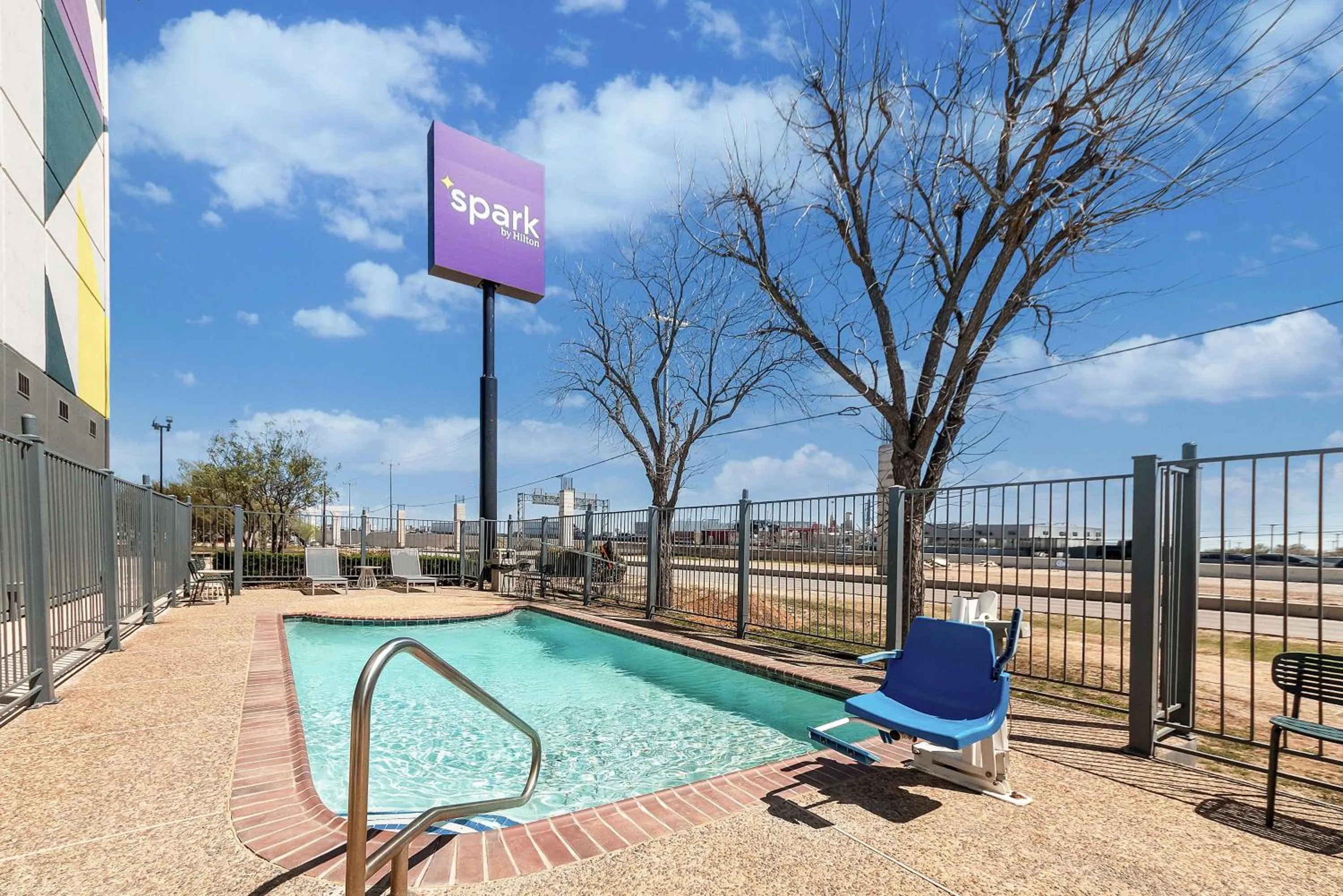 Pool view in Spark by Hilton Selma