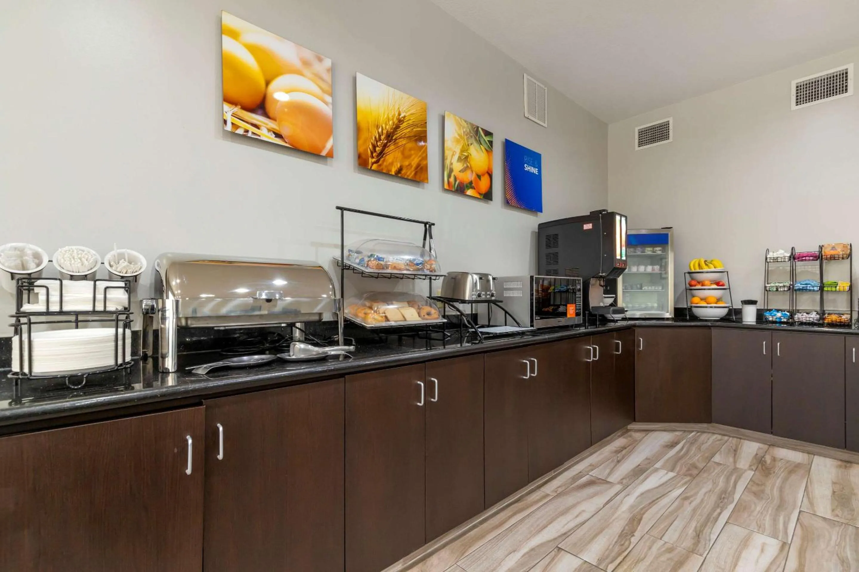 Restaurant/places to eat in Comfort Inn & Suites Selma near Randolph AFB