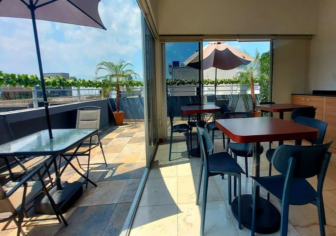 Restaurant/places to eat in Hotel Boutique Dawat WTC