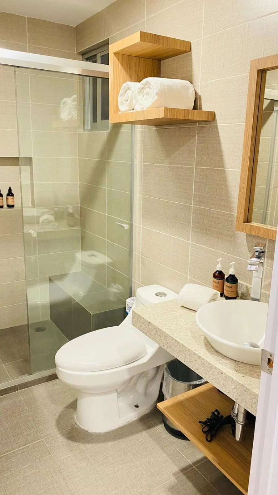 Shower in Hotel Boutique Dawat WTC