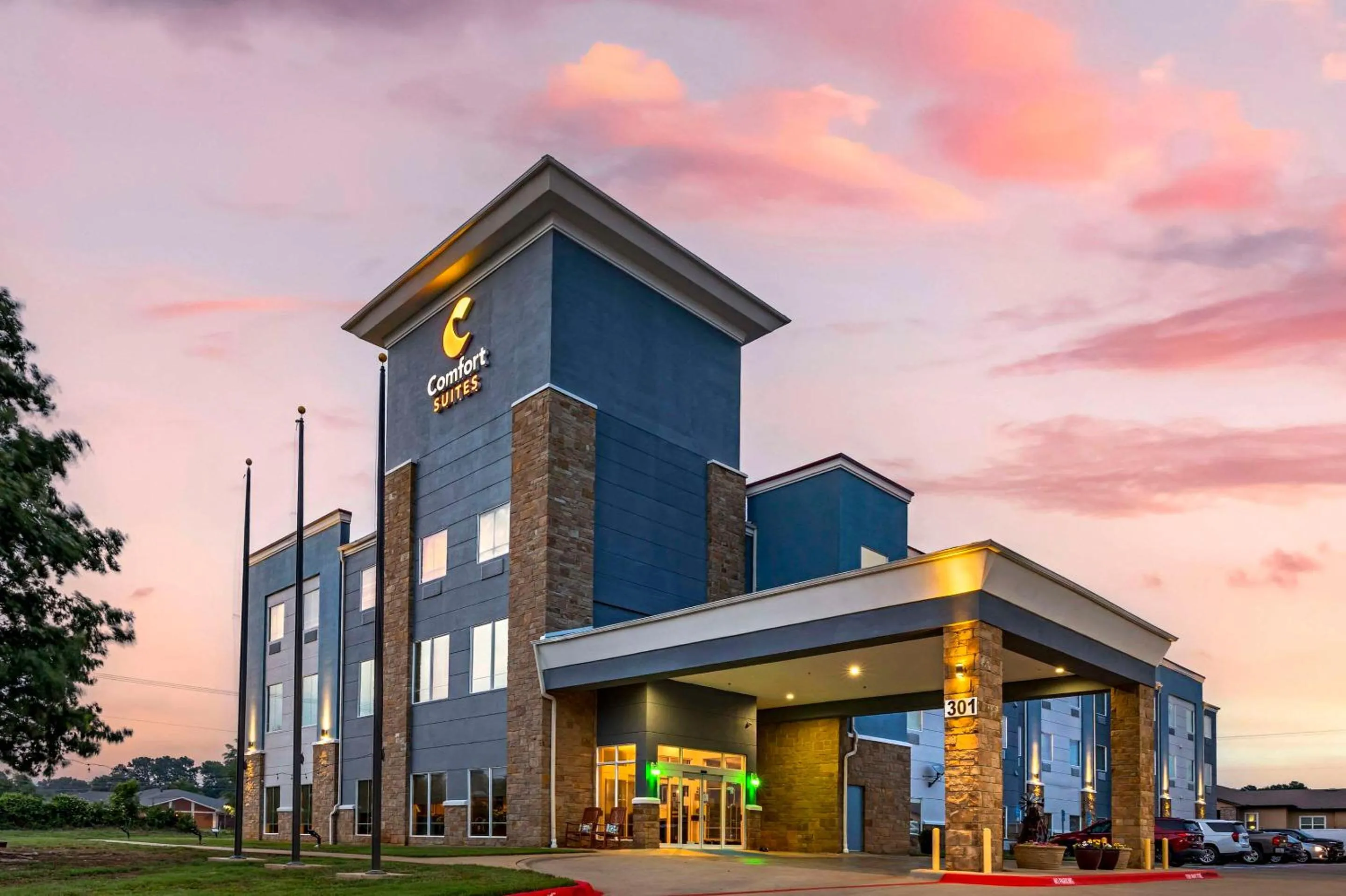 Property building in Comfort Suites Palestine