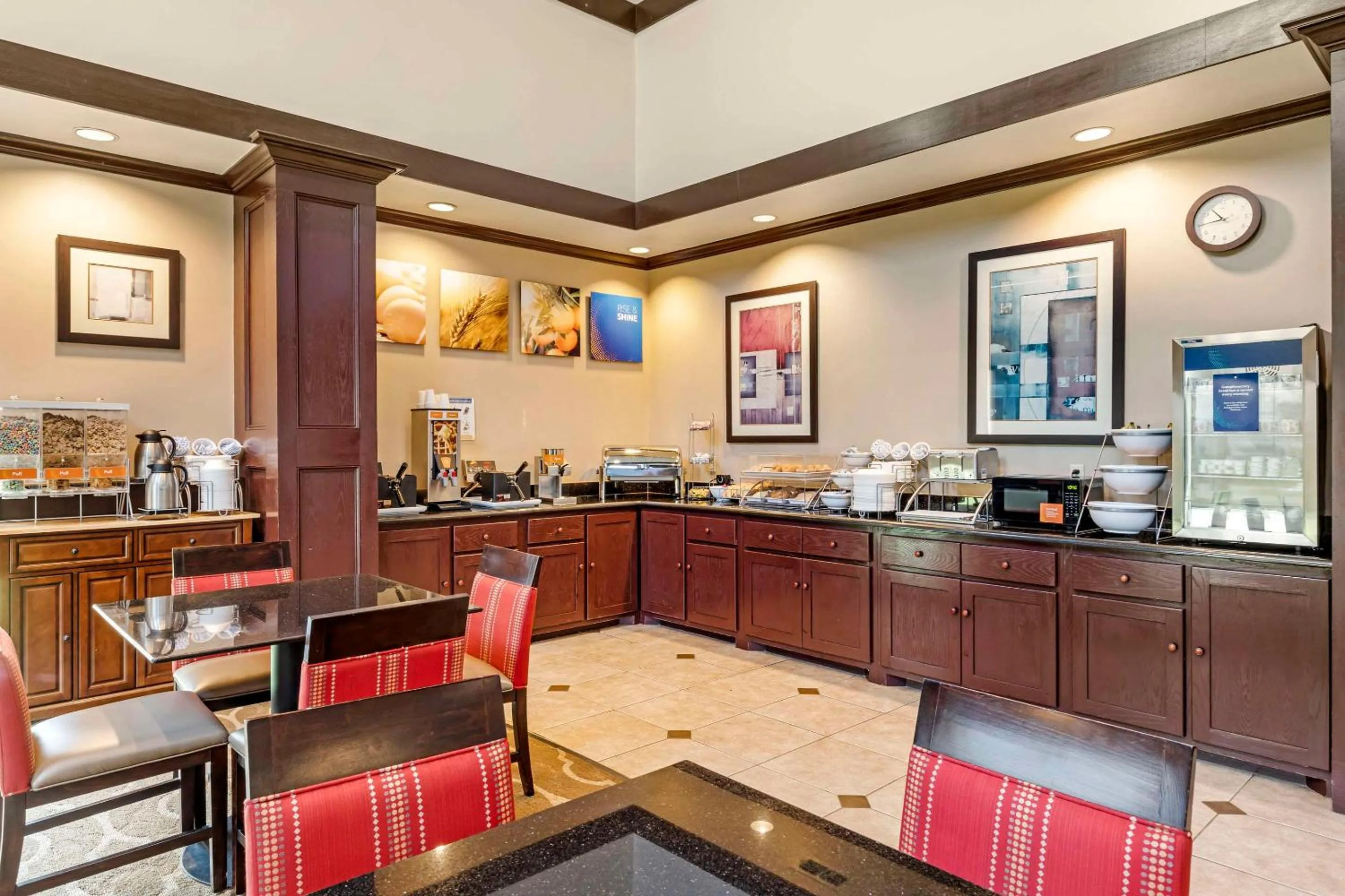 Breakfast in Comfort Suites Palestine