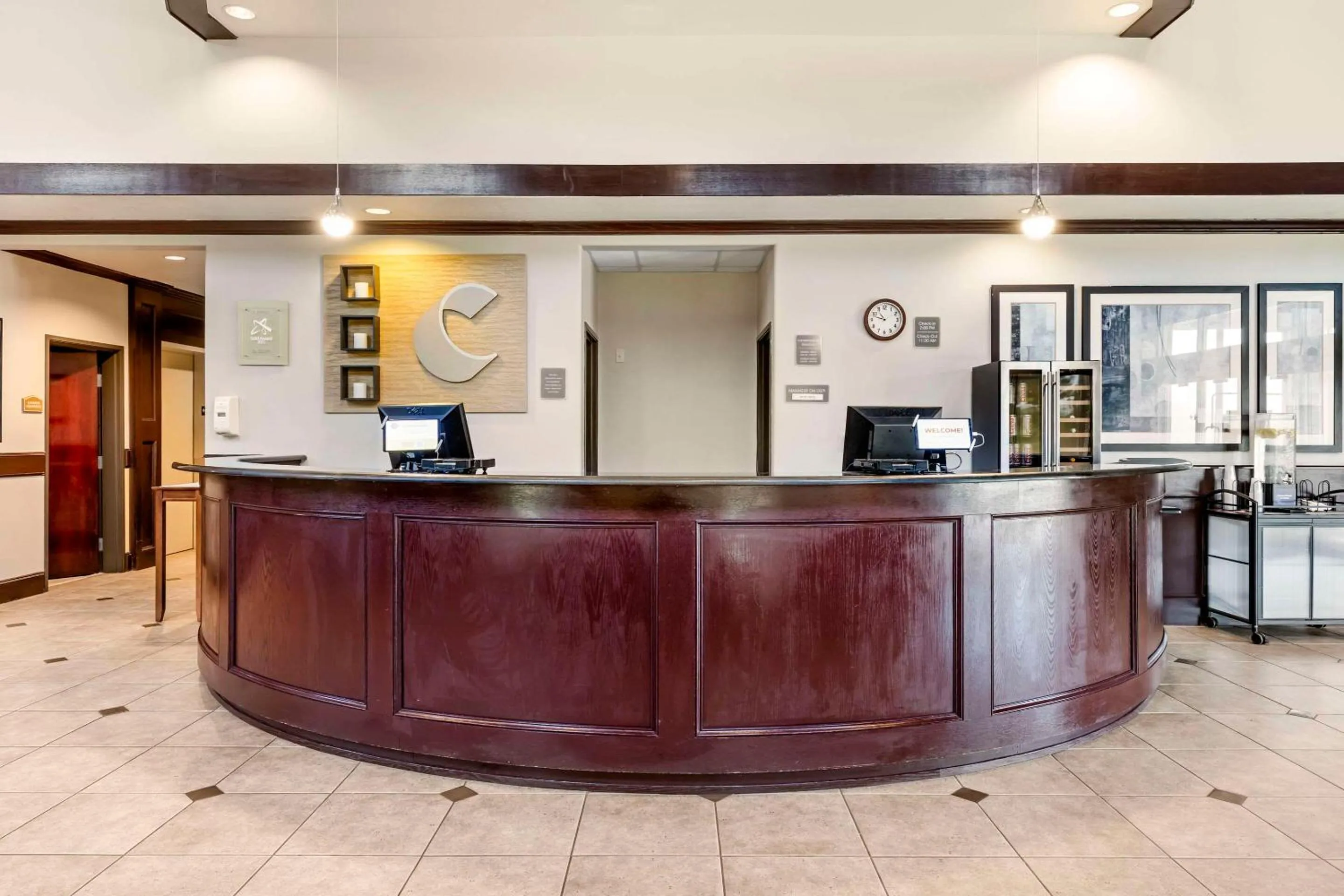 Lobby or reception in Comfort Suites Palestine