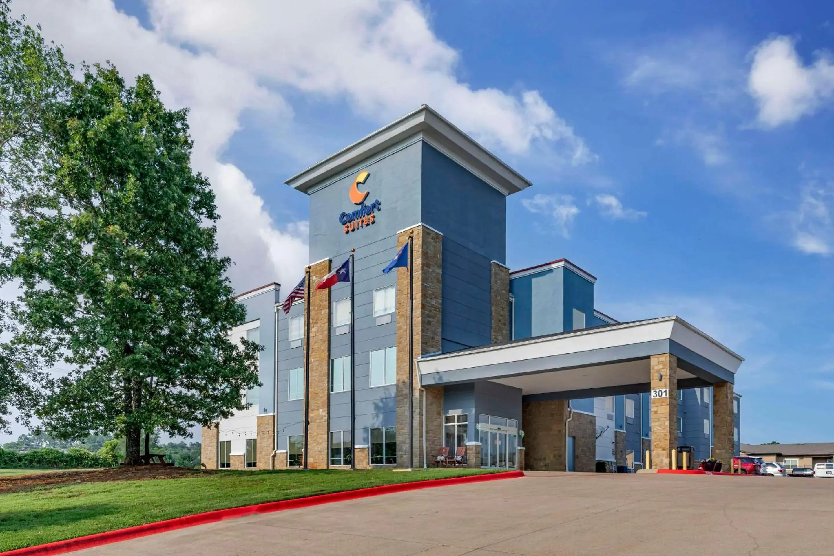 Property building in Comfort Suites Palestine Property building in Comfort Suites Palestine