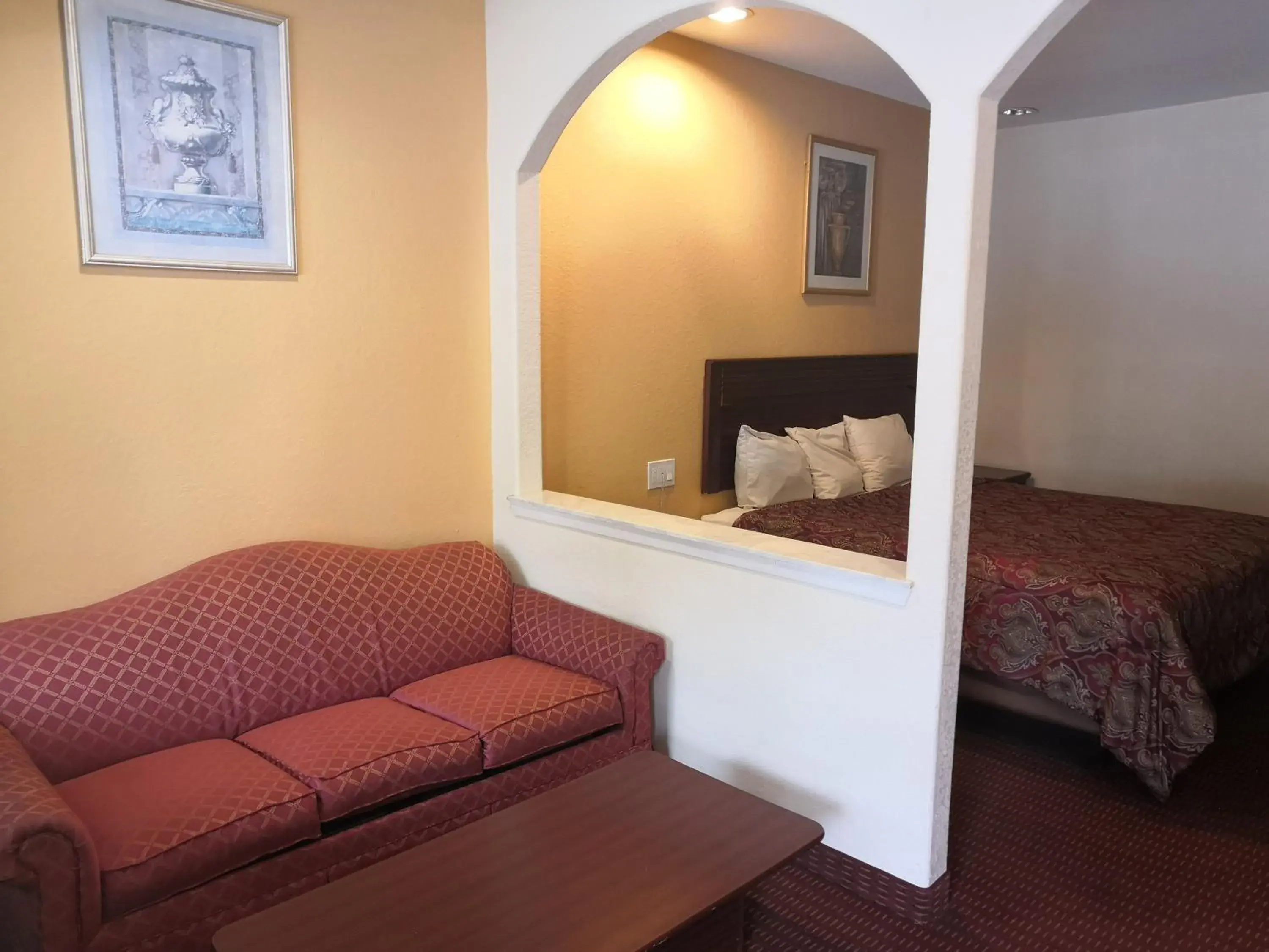 Bed in Scottish Inn & Suites IAH West Bed in Scottish Inn & Suites IAH West