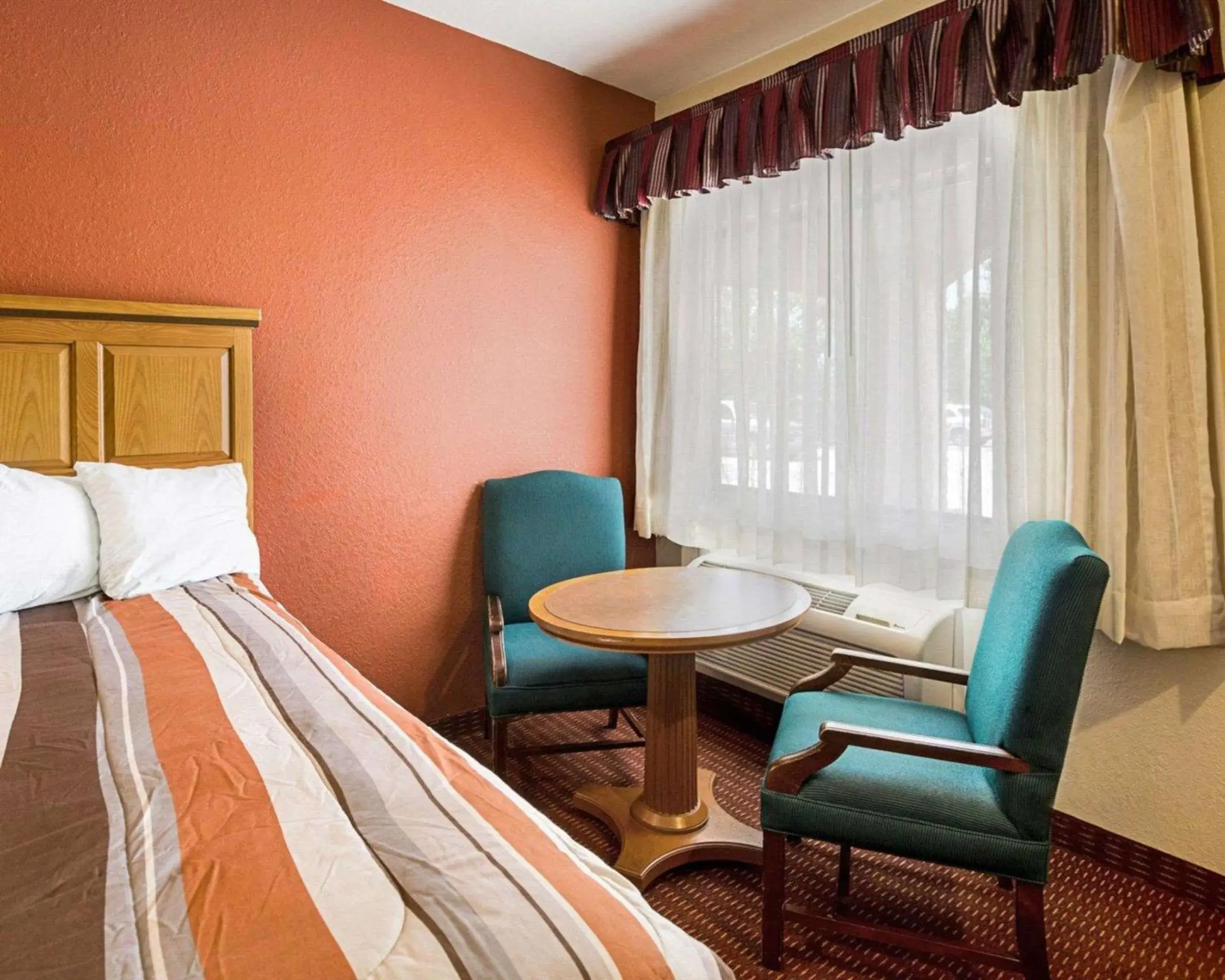 Photo of the whole room, Bed in Scottish Inn & Suites IAH West Photo of the whole room, Bed in Scottish Inn & Suites IAH West