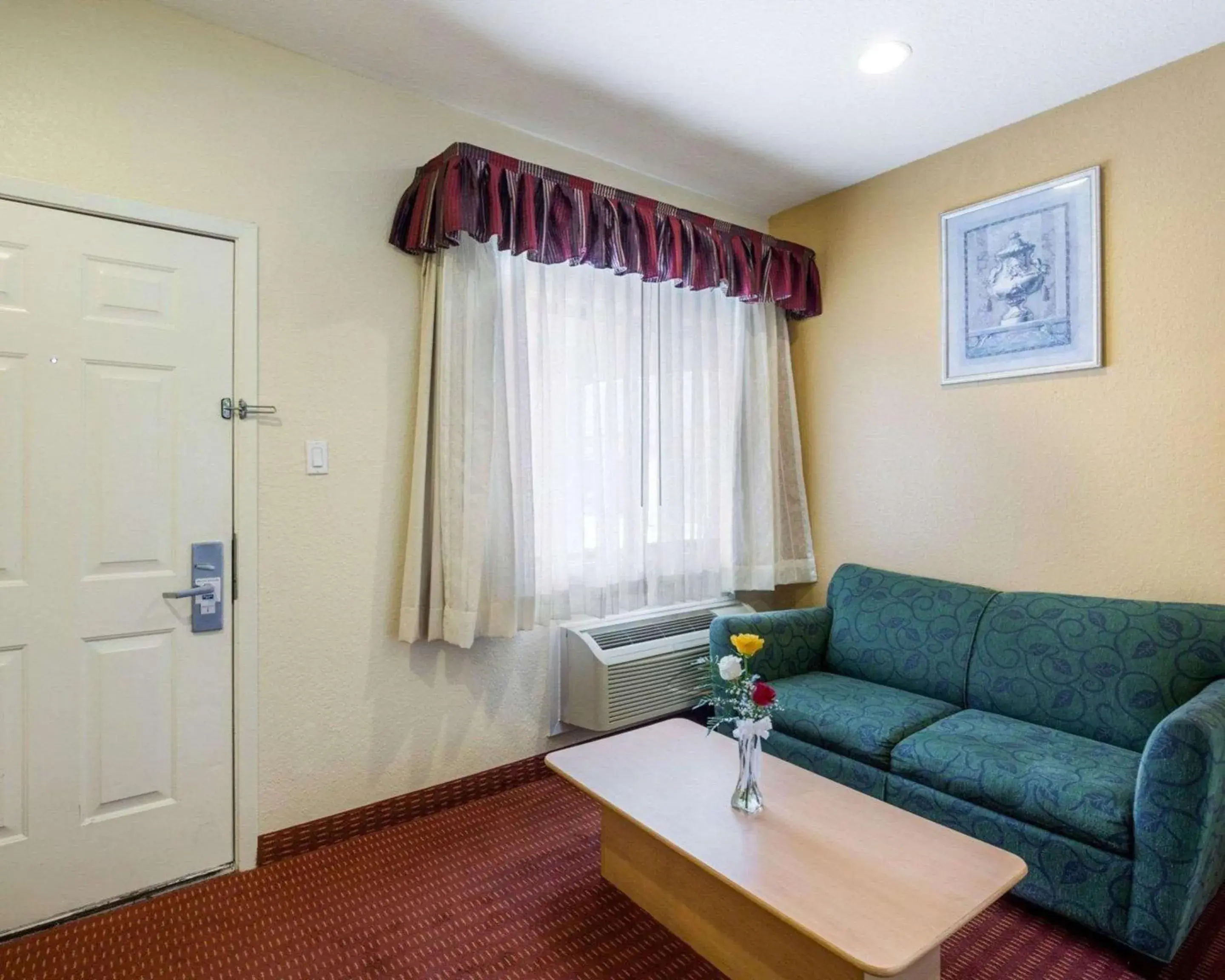 Photo of the whole room in Scottish Inn & Suites IAH West Photo of the whole room in Scottish Inn & Suites IAH West