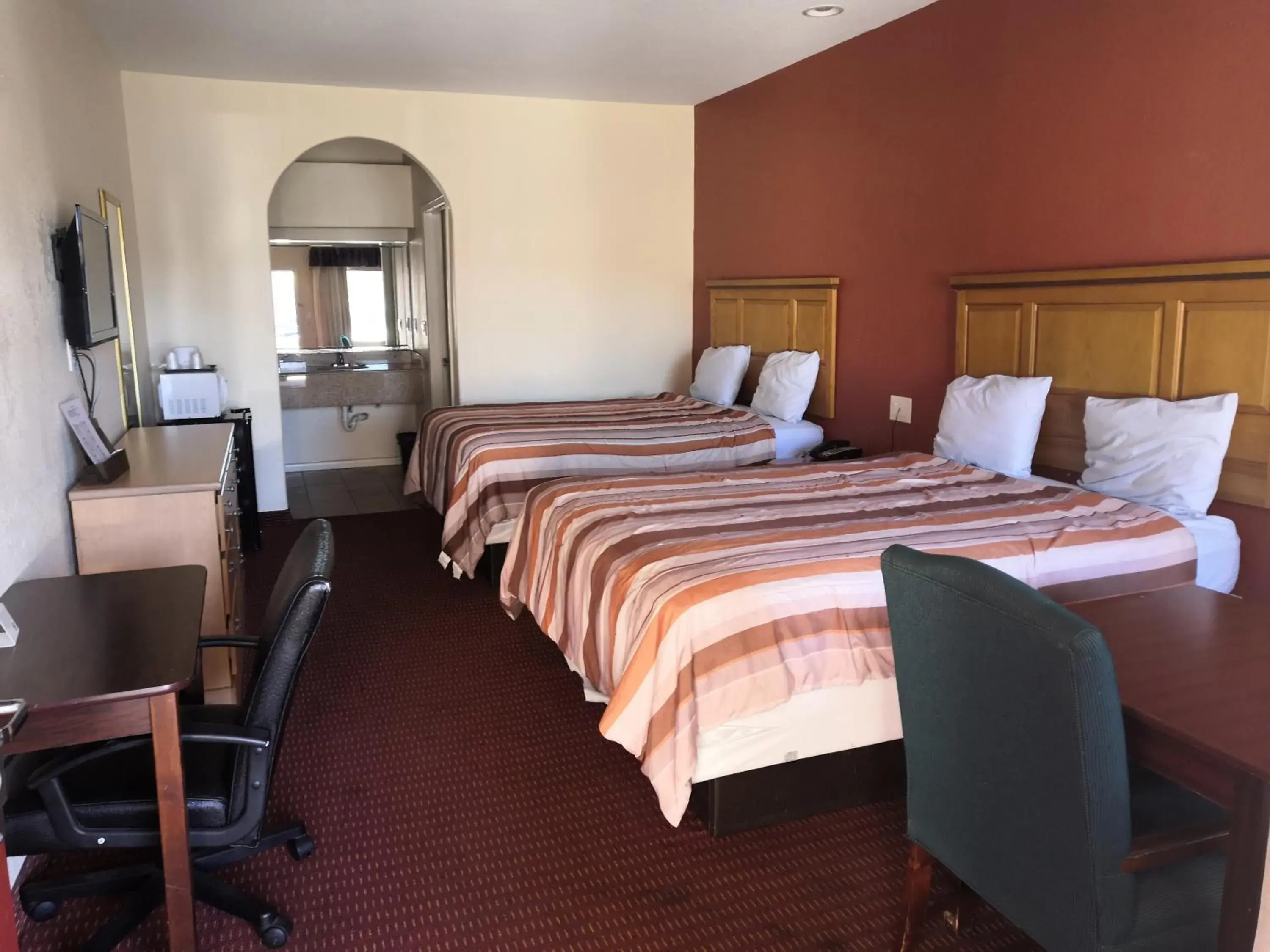 Bed in Scottish Inn & Suites IAH West Bed in Scottish Inn & Suites IAH West