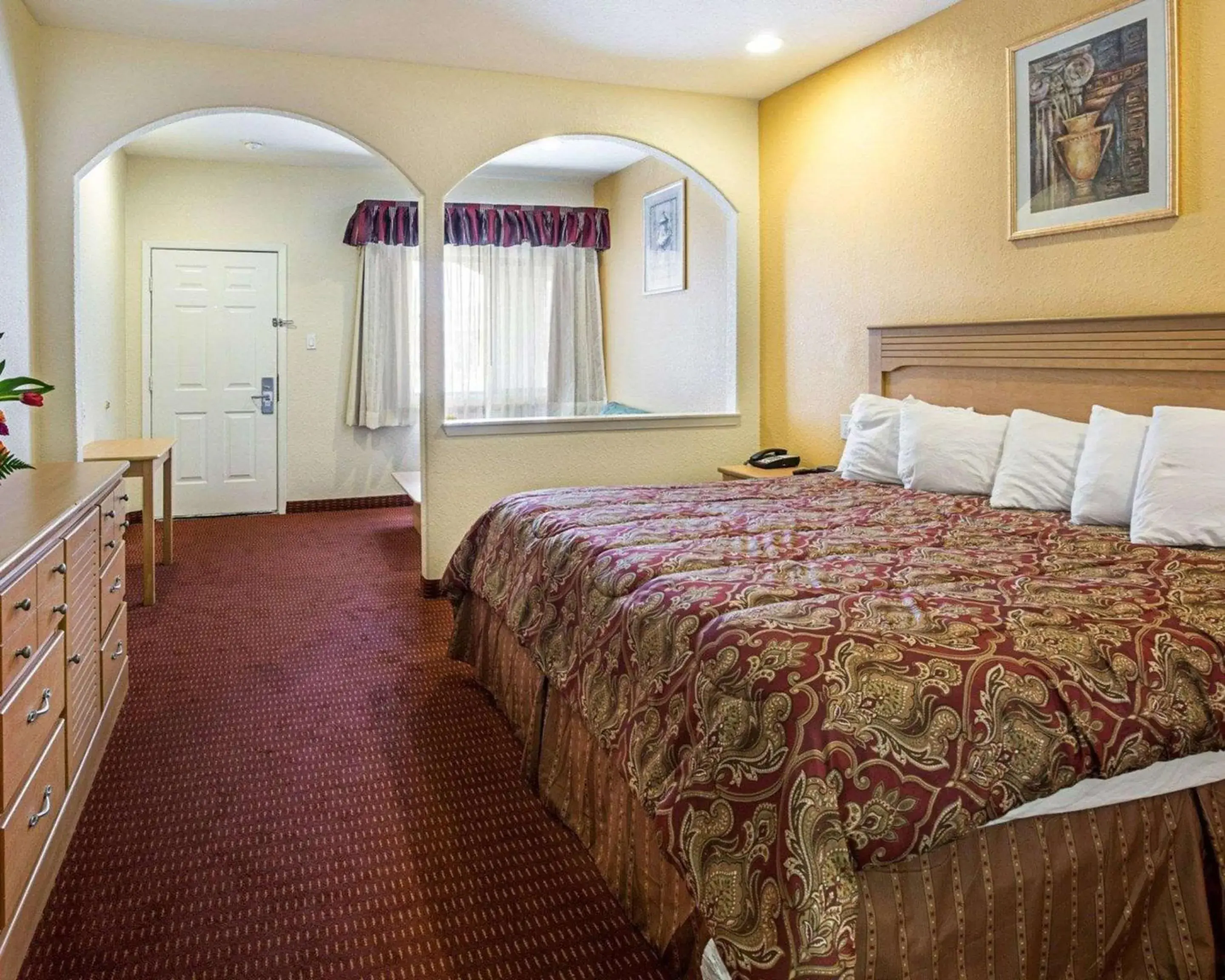 Photo of the whole room, Bed in Scottish Inn & Suites IAH West Photo of the whole room, Bed in Scottish Inn & Suites IAH West