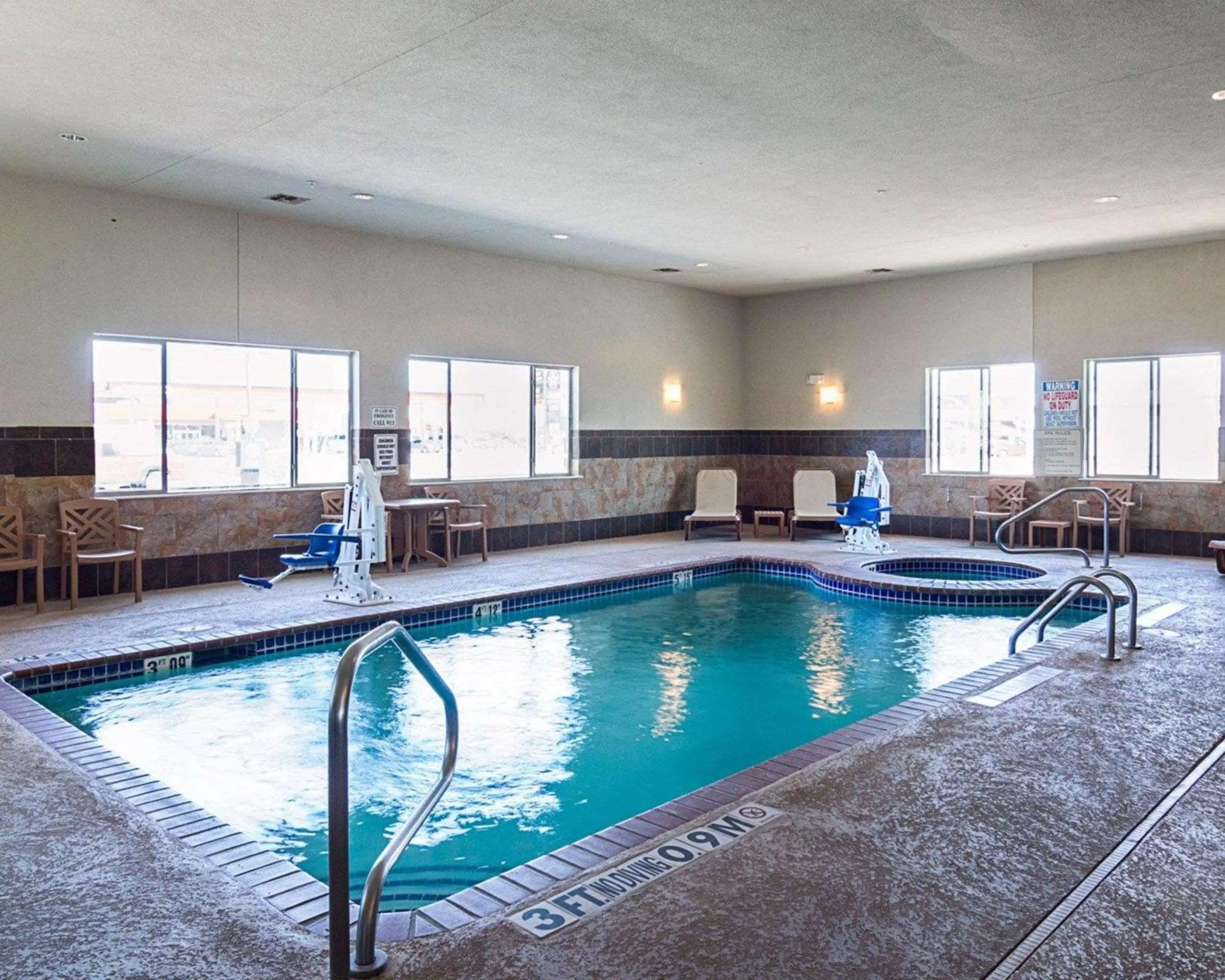 Swimming pool in Comfort Inn & Suites Monahans I-20