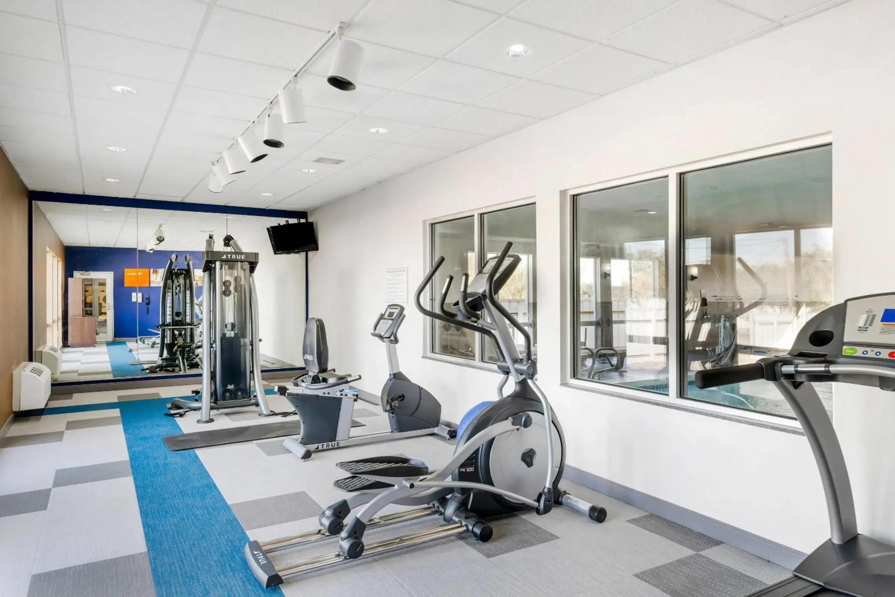 Fitness centre/facilities in Comfort Suites Pecos Fitness centre/facilities in Comfort Suites Pecos